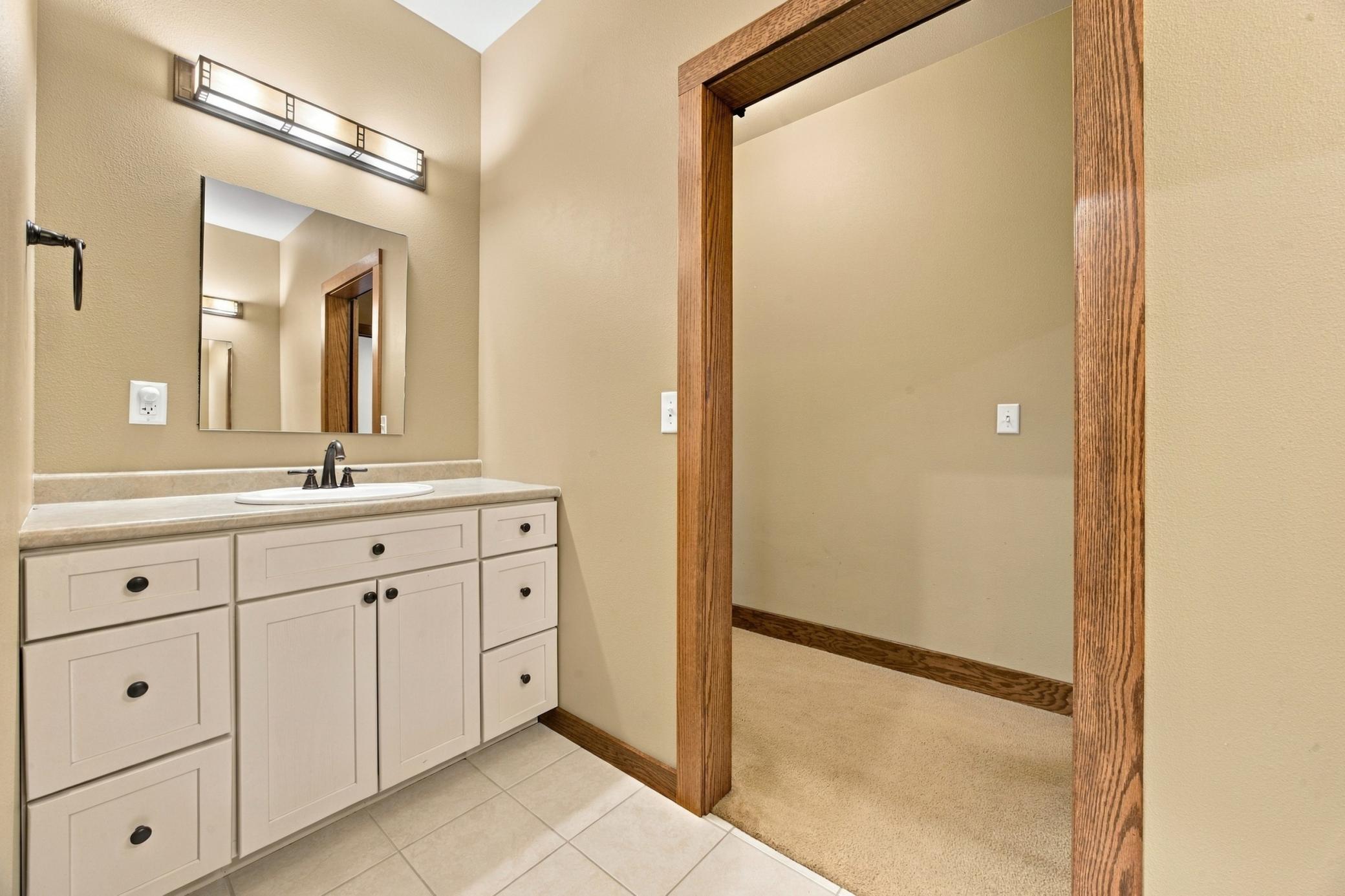 2005 single family home for sale at 7107 Maple Lane in Horace, ND — 4 bed, 4 bath (photo 35 of 72)