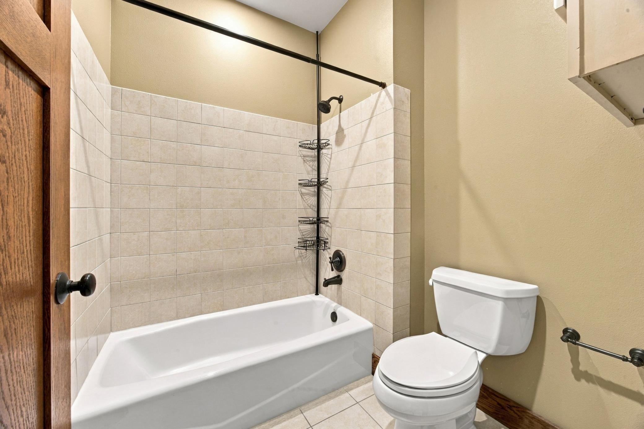 2005 single family home for sale at 7107 Maple Lane in Horace, ND — 4 bed, 4 bath (photo 37 of 72)