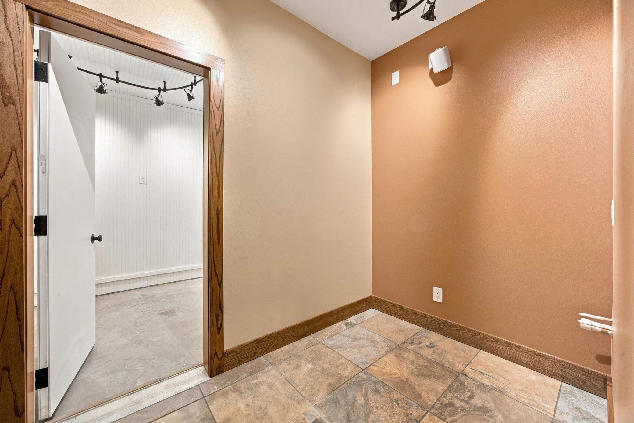 2005 single family home for sale at 7107 Maple Lane in Horace, ND — 4 bed, 4 bath (photo 48 of 72)
