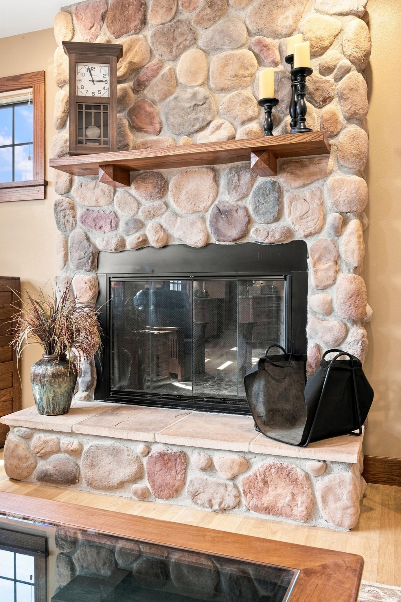 2005 single family home for sale at 7107 Maple Lane in Horace, ND — 4 bed, 4 bath (photo 8 of 72)