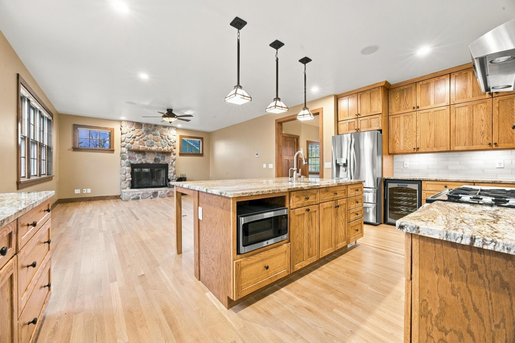 2005 single family home for sale at 7107 Maple Lane in Horace, ND — 4 bed, 4 bath (photo 9 of 72)
