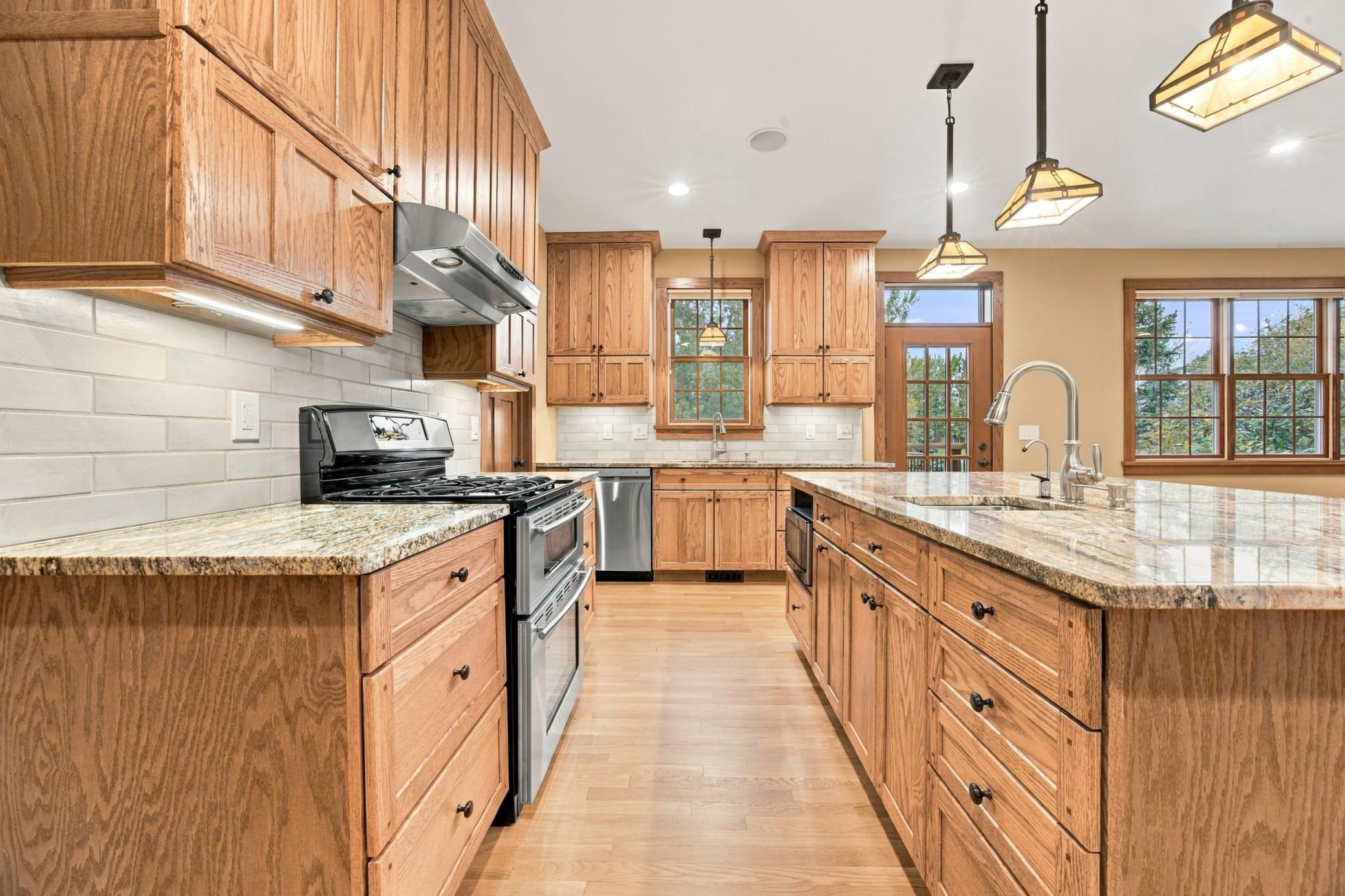 2005 single family home for sale at 7107 Maple Lane in Horace, ND — 4 bed, 4 bath (photo 10 of 72)