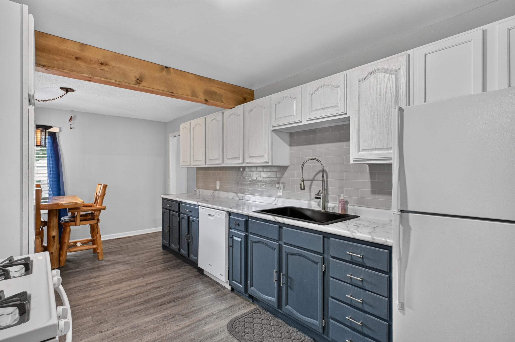 1940 single family home for sale at 219 S Dayton Avenue in Parkers Prairie, MN — 2 bed, 1 bath (photo 4 of 36)