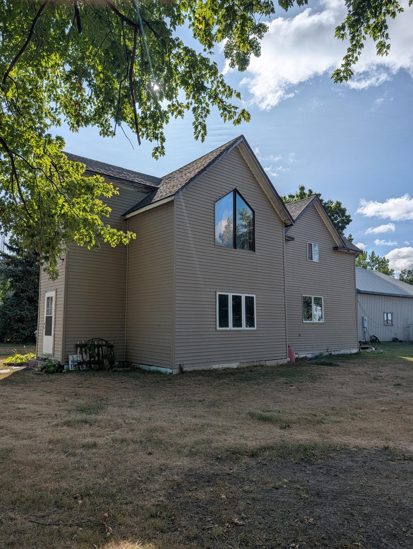 1901 single family home for sale at 780 Elm Street in Kindred, ND — 1 bed, 2 bath (photo 2 of 31)