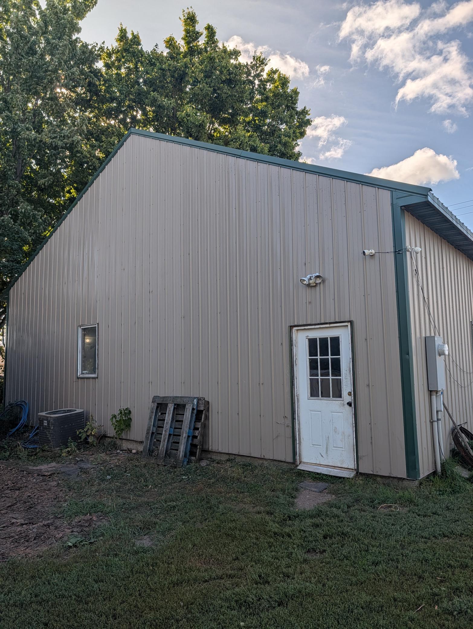 1901 single family home for sale at 780 Elm Street in Kindred, ND — 1 bed, 2 bath (photo 7 of 31)