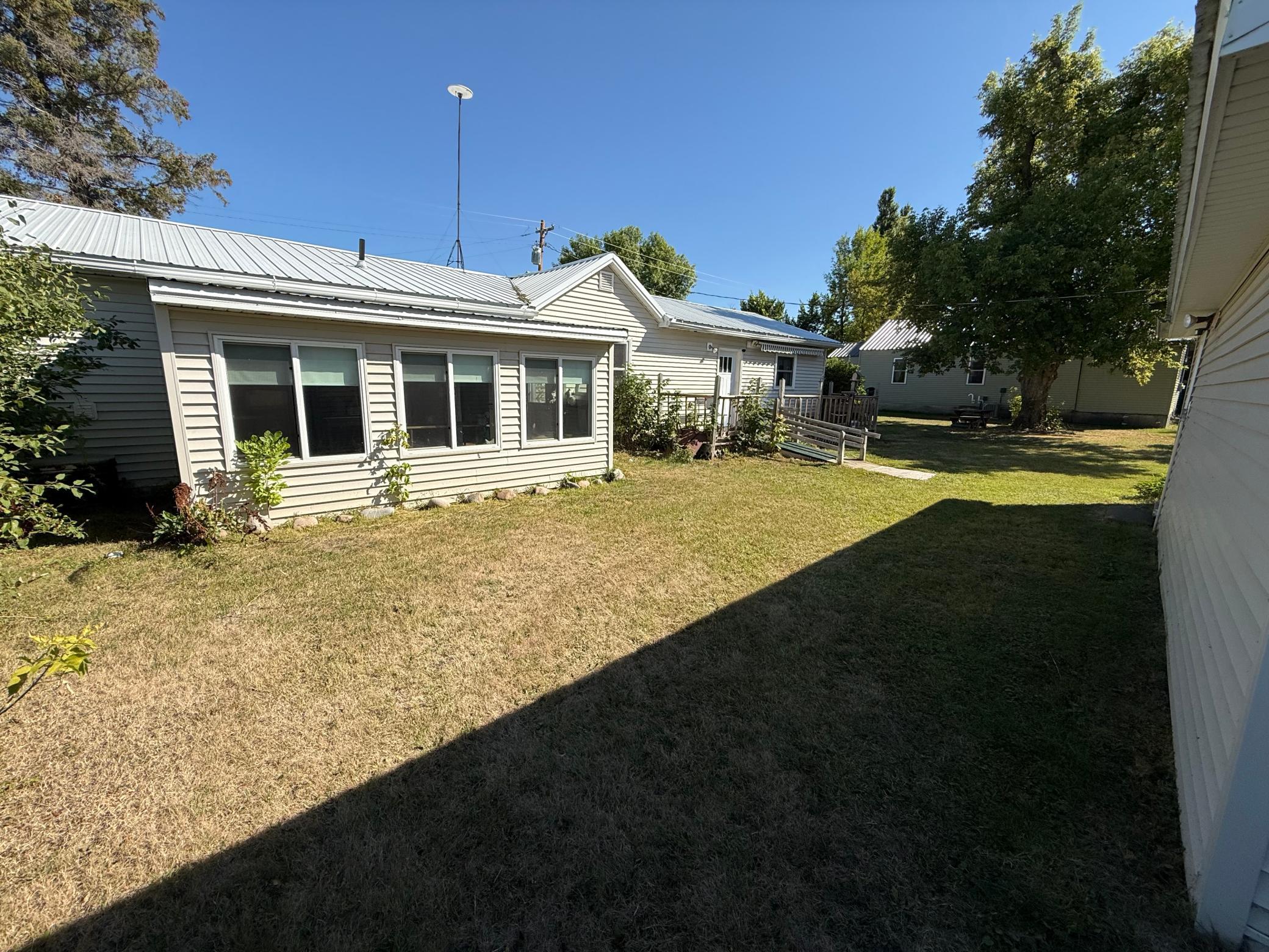 1977 single family home for sale at 333 W 3rd Avenue, Unit S in Ada, MN — 2 bed, 1 bath (photo 3 of 12)