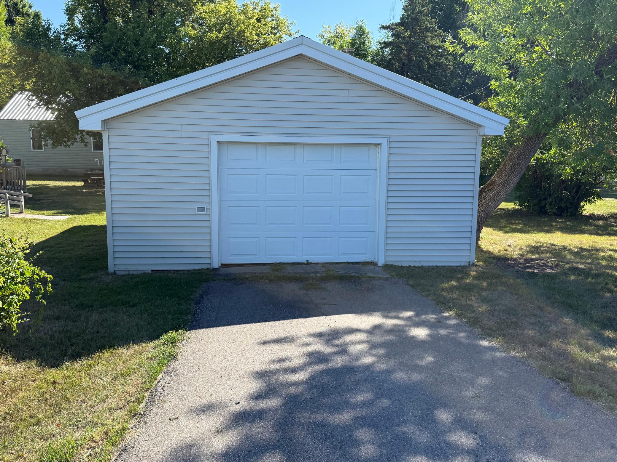 1977 single family home for sale at 333 W 3rd Avenue, Unit S in Ada, MN — 2 bed, 1 bath (photo 4 of 12)