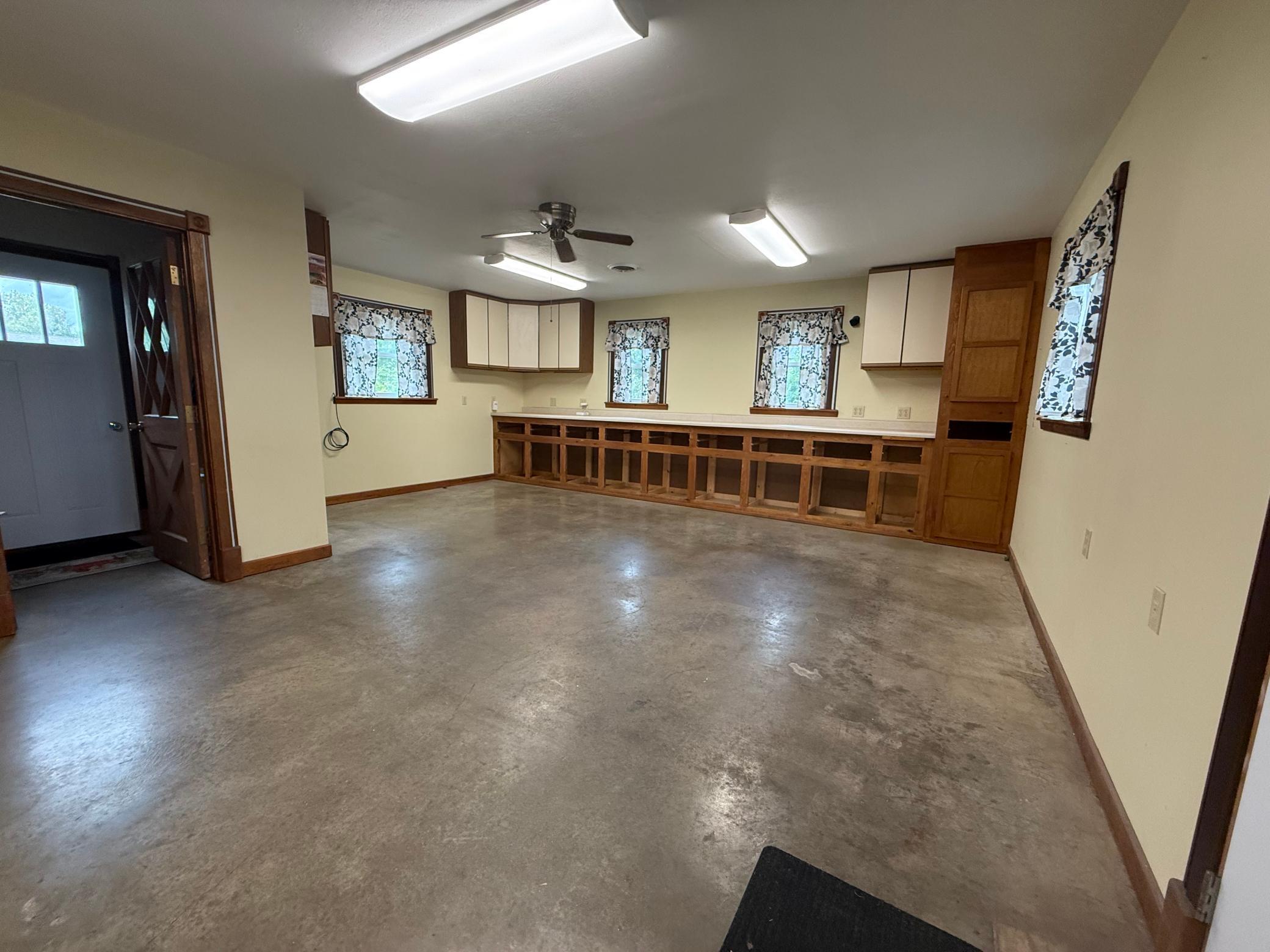 1977 single family home for sale at 333 W 3rd Avenue, Unit S in Ada, MN — 2 bed, 1 bath (photo 5 of 12)