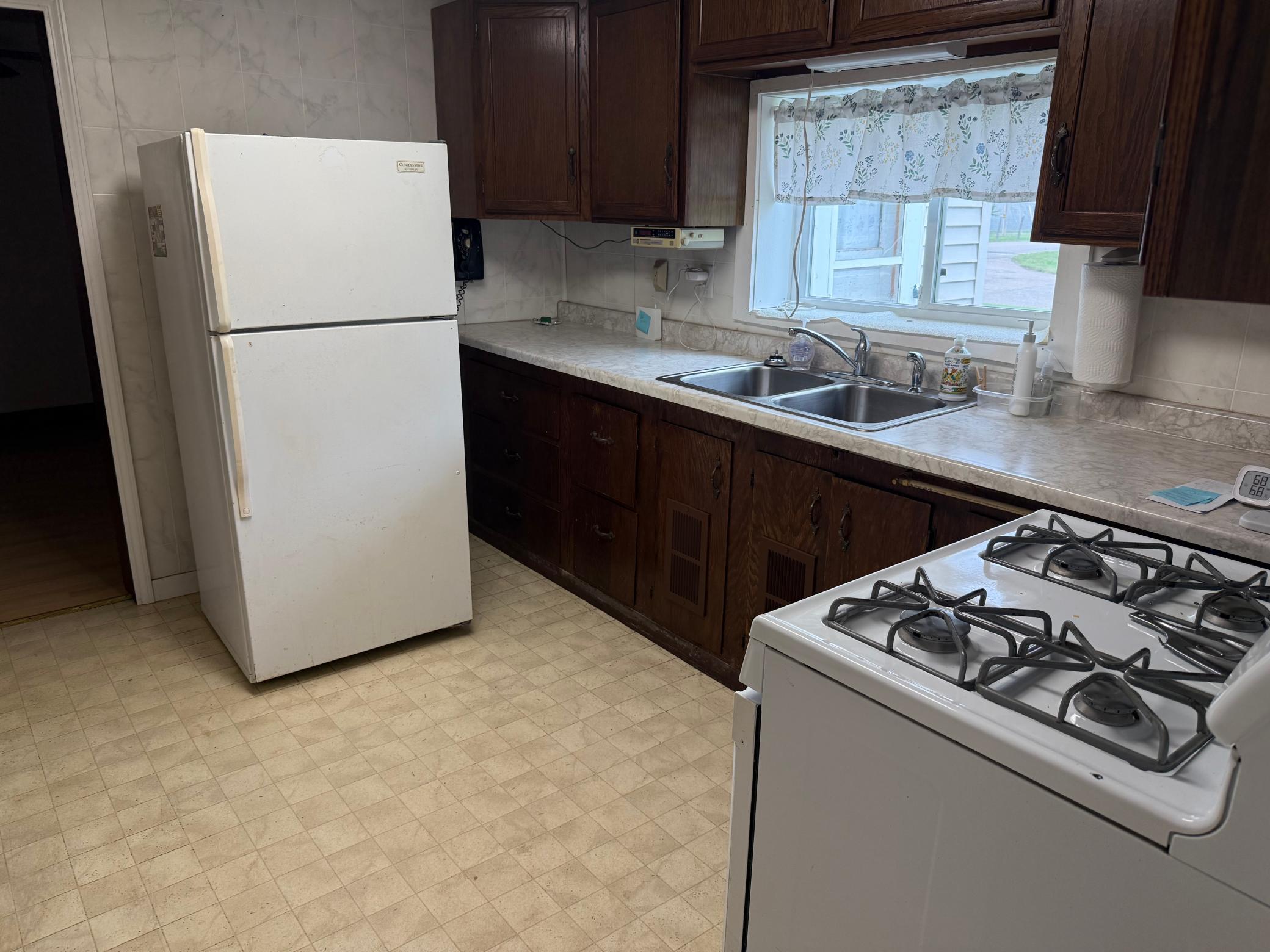 1977 single family home for sale at 333 W 3rd Avenue, Unit S in Ada, MN — 2 bed, 1 bath (photo 7 of 12)