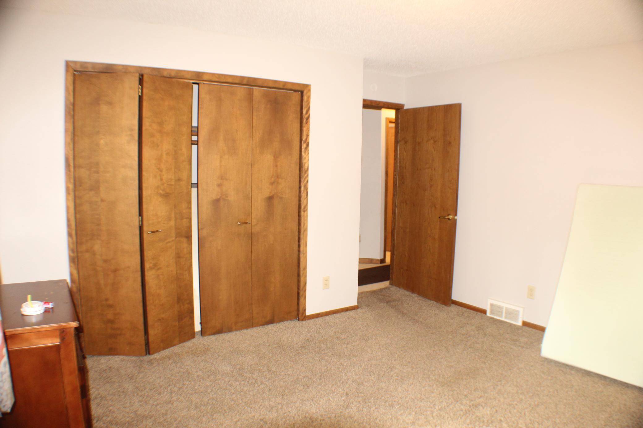 1971 single family home for sale at 421 Dale Avenue in Moorhead, MN — 5 bed, 3 bath (photo 18 of 53)