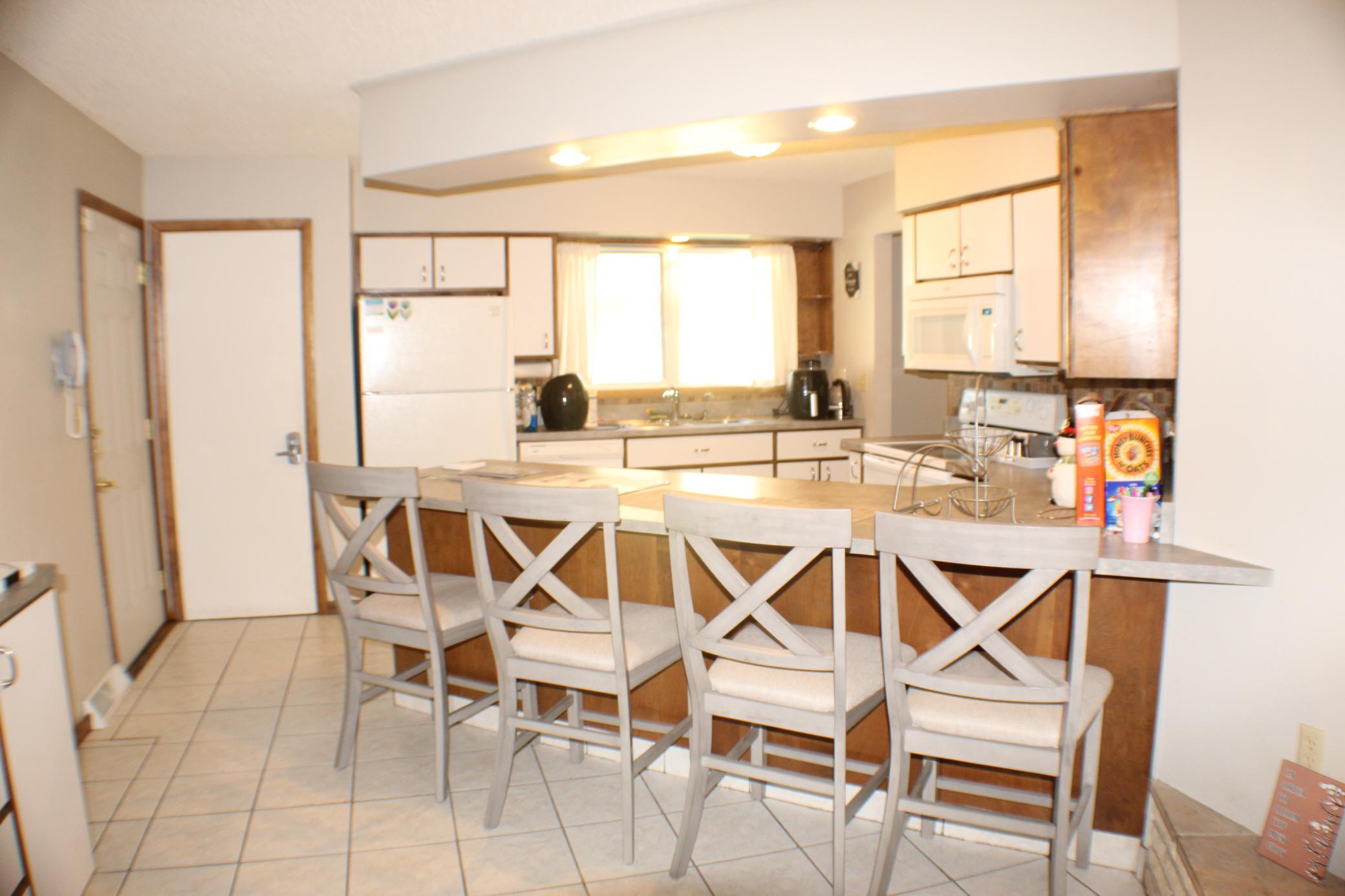 1971 single family home for sale at 421 Dale Avenue in Moorhead, MN — 5 bed, 3 bath (photo 3 of 53)