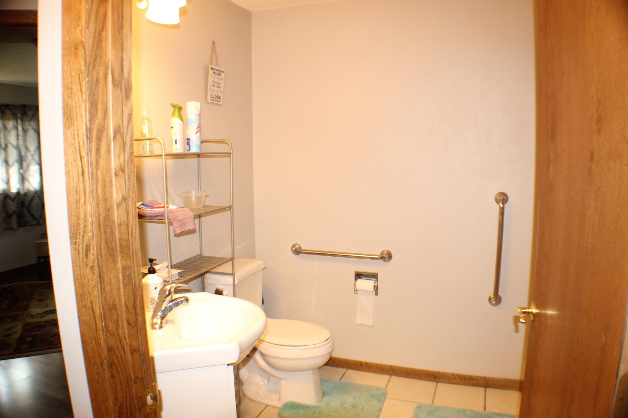 1971 single family home for sale at 421 Dale Avenue in Moorhead, MN — 5 bed, 3 bath (photo 22 of 53)