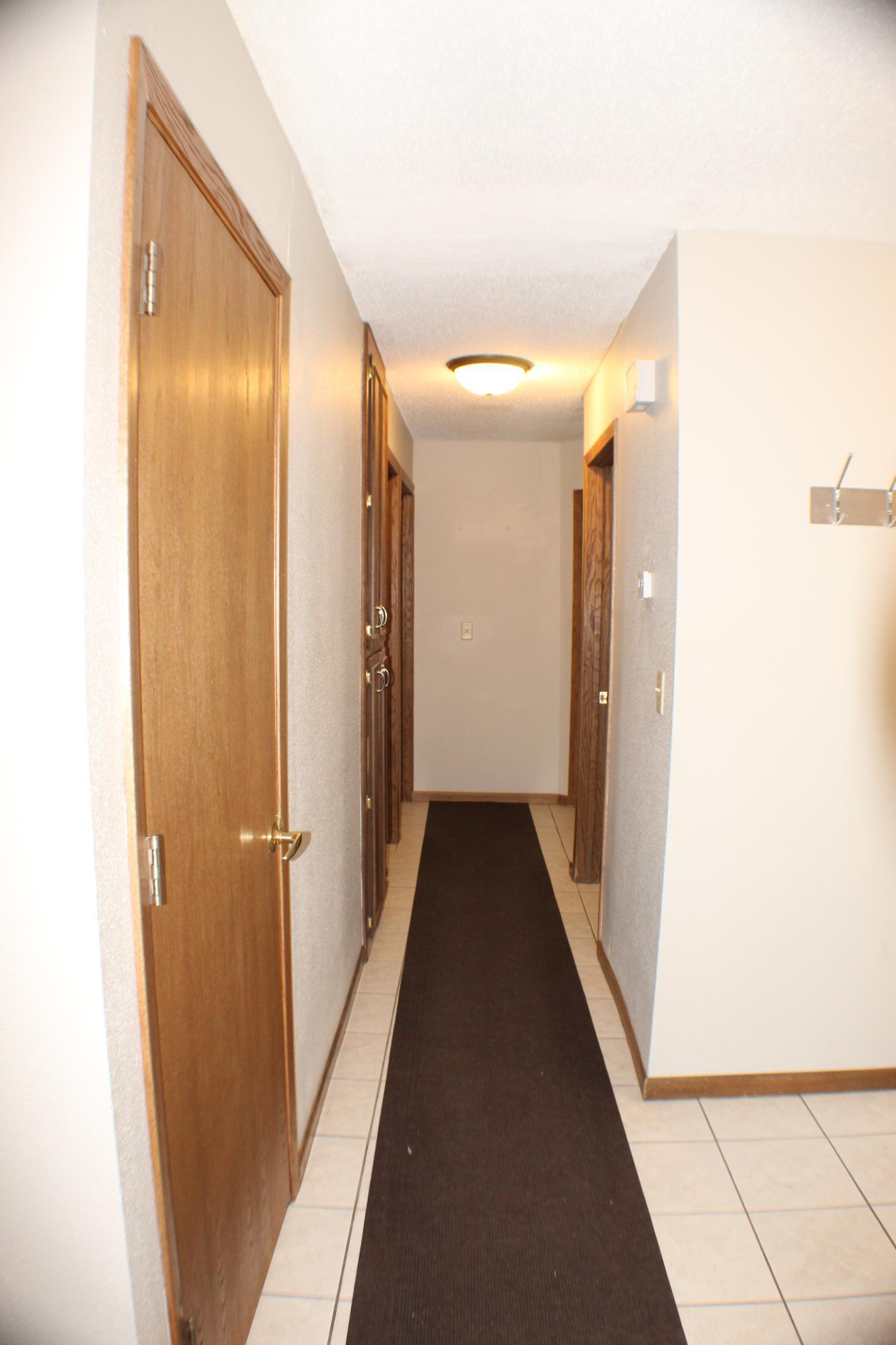 1971 single family home for sale at 421 Dale Avenue in Moorhead, MN — 5 bed, 3 bath (photo 24 of 53)