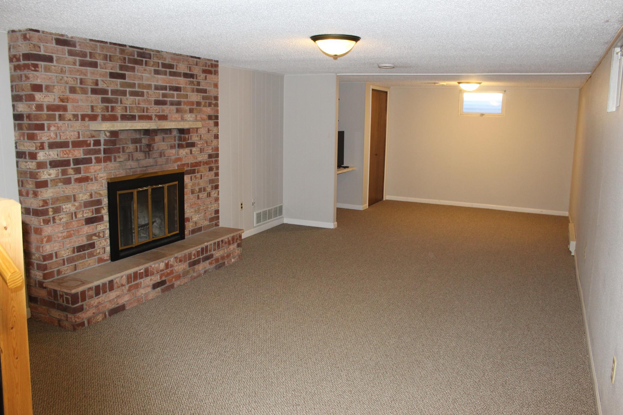 1971 single family home for sale at 421 Dale Avenue in Moorhead, MN — 5 bed, 3 bath (photo 28 of 53)