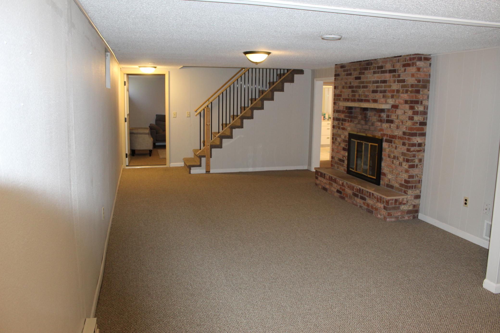 1971 single family home for sale at 421 Dale Avenue in Moorhead, MN — 5 bed, 3 bath (photo 30 of 53)