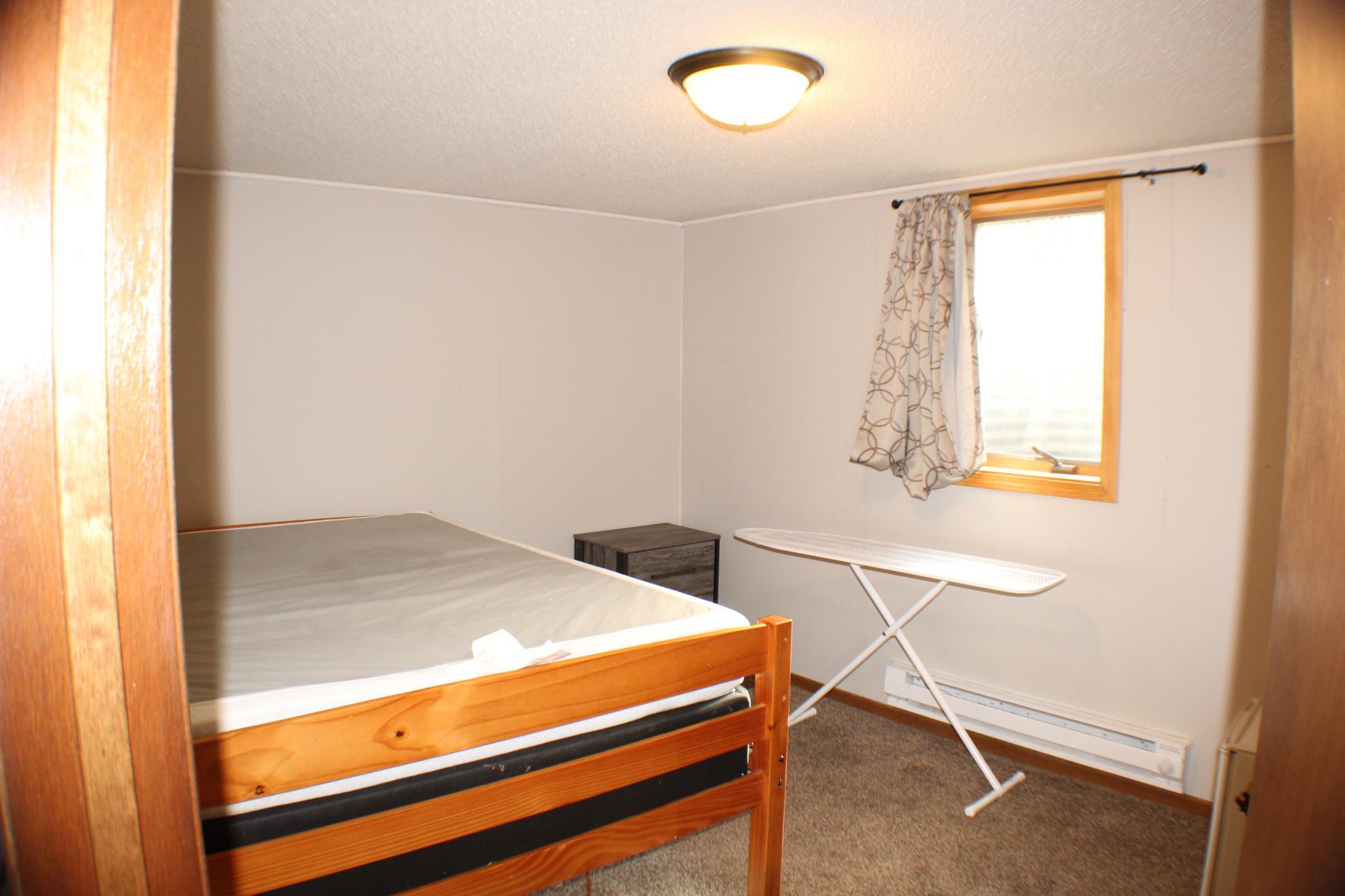1971 single family home for sale at 421 Dale Avenue in Moorhead, MN — 5 bed, 3 bath (photo 38 of 53)