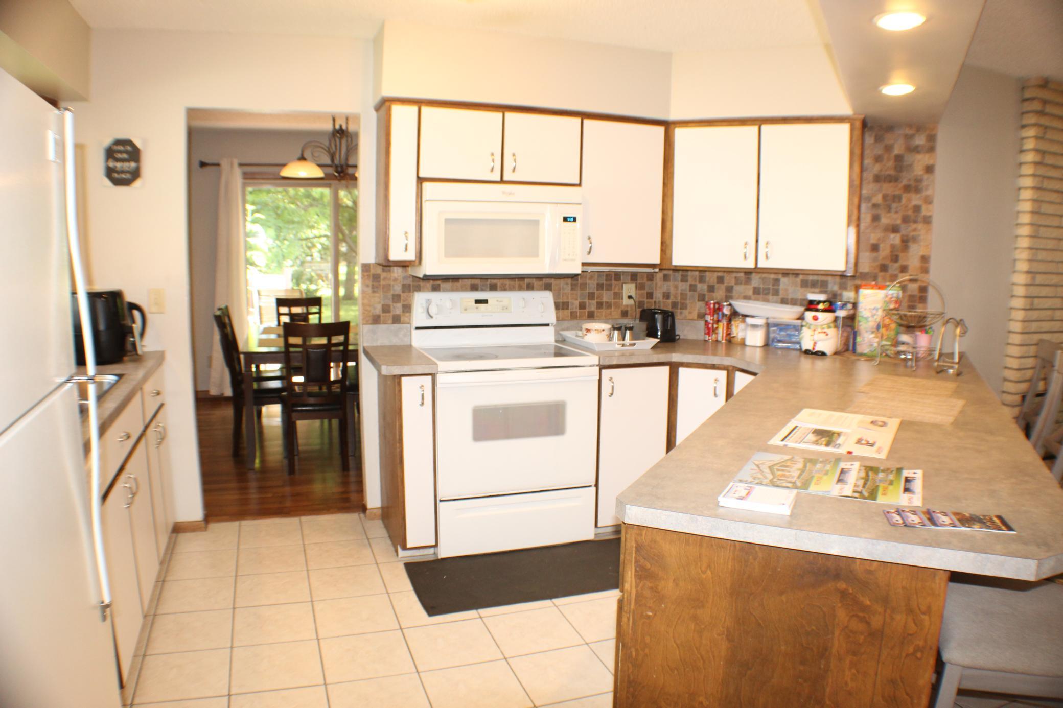 1971 single family home for sale at 421 Dale Avenue in Moorhead, MN — 5 bed, 3 bath (photo 6 of 53)