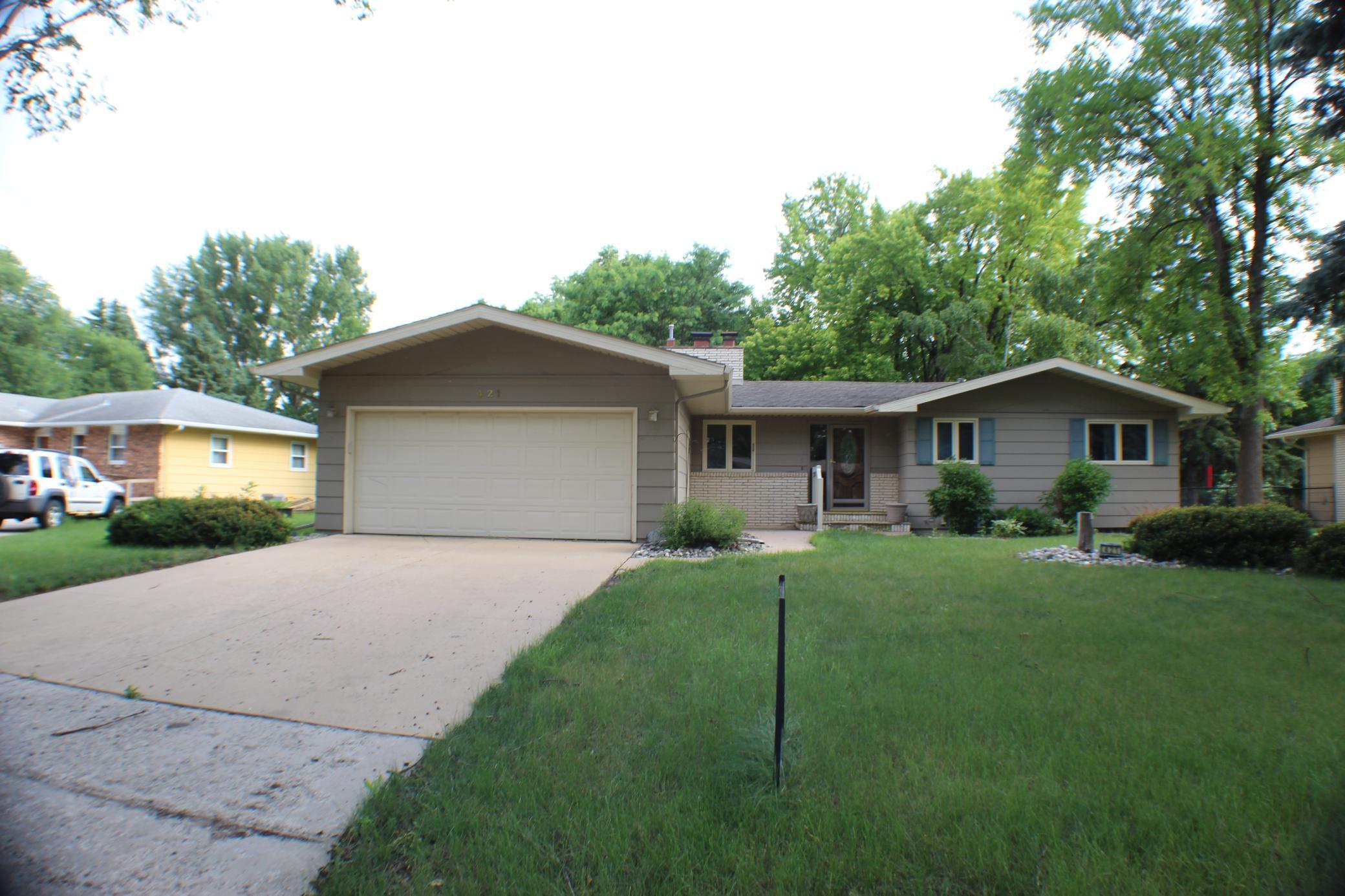 1971 single family home for sale at 421 Dale Avenue in Moorhead, MN — 5 bed, 3 bath (photo 53 of 53)