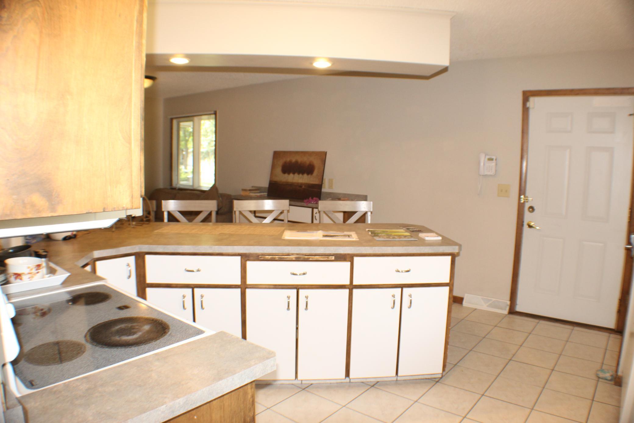 1971 single family home for sale at 421 Dale Avenue in Moorhead, MN — 5 bed, 3 bath (photo 8 of 53)