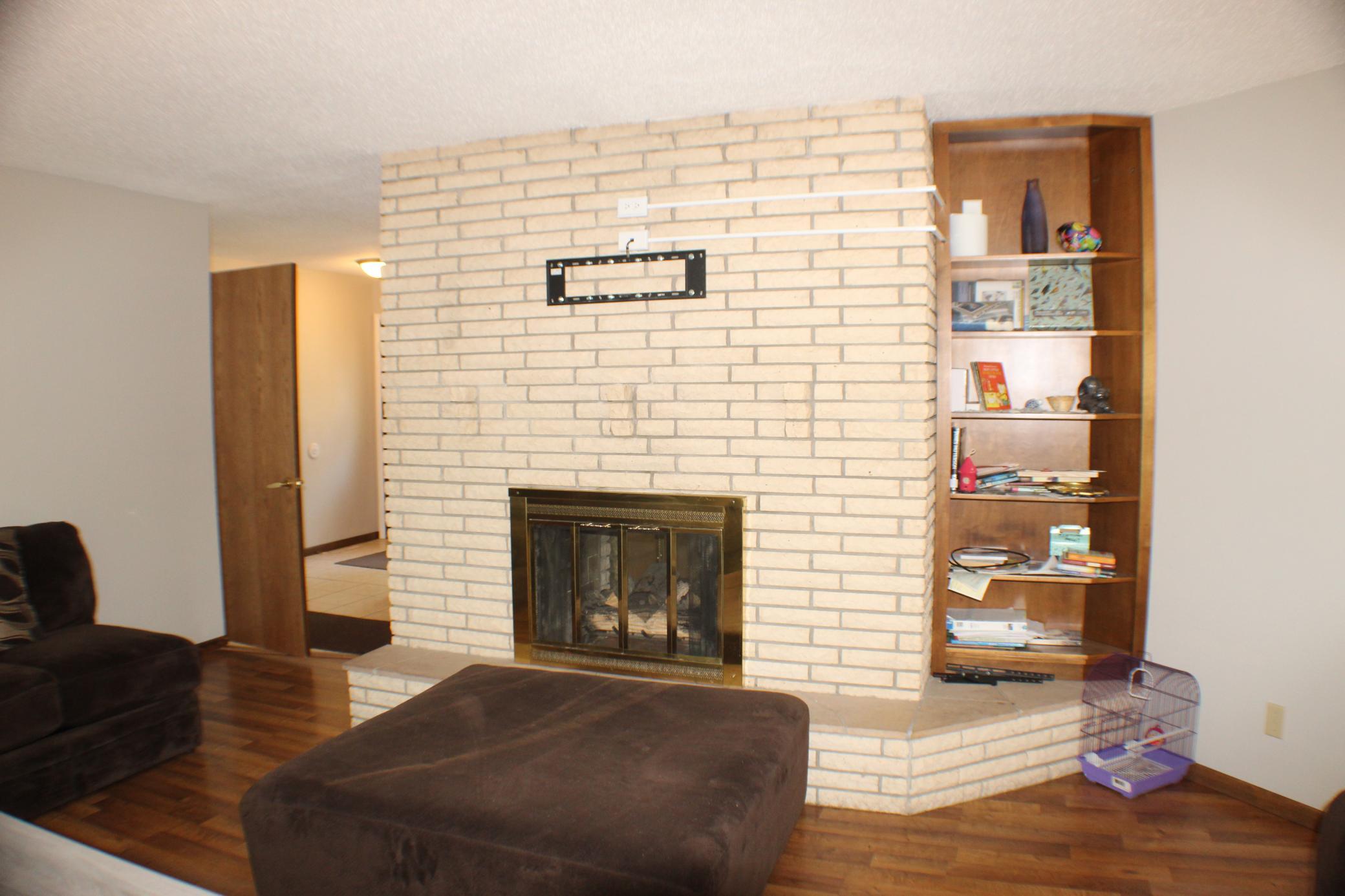 1971 single family home for sale at 421 Dale Avenue in Moorhead, MN — 5 bed, 3 bath (photo 10 of 53)