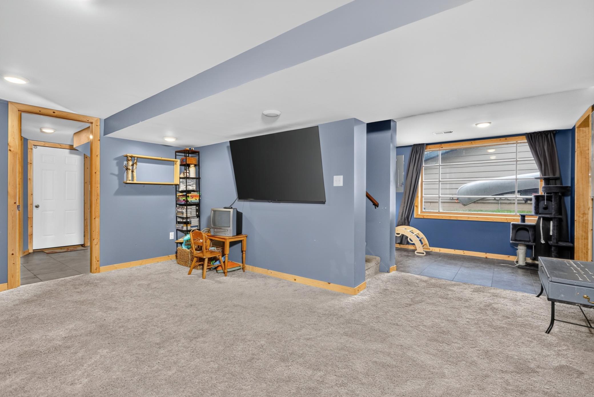 1956 single family home for sale at 408 Mitchell Street in Coleraine, MN — 3 bed, 3 bath (photo 27 of 45)