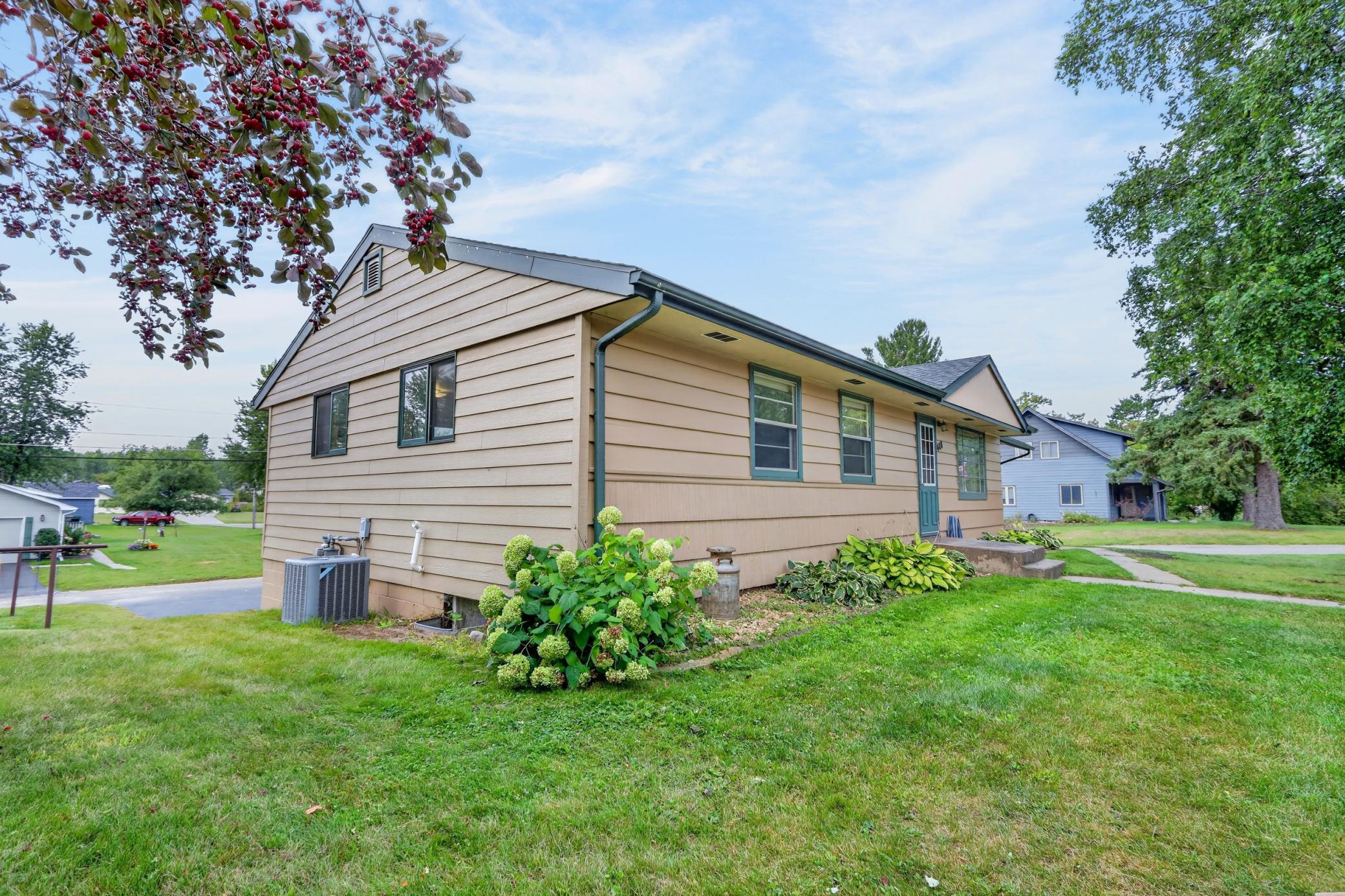 1956 single family home for sale at 408 Mitchell Street in Coleraine, MN — 3 bed, 3 bath (photo 4 of 45)
