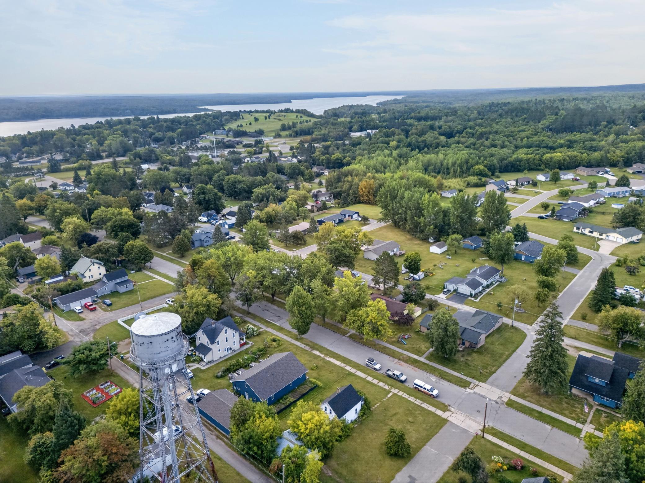 1956 single family home for sale at 408 Mitchell Street in Coleraine, MN — 3 bed, 3 bath (photo 38 of 45)