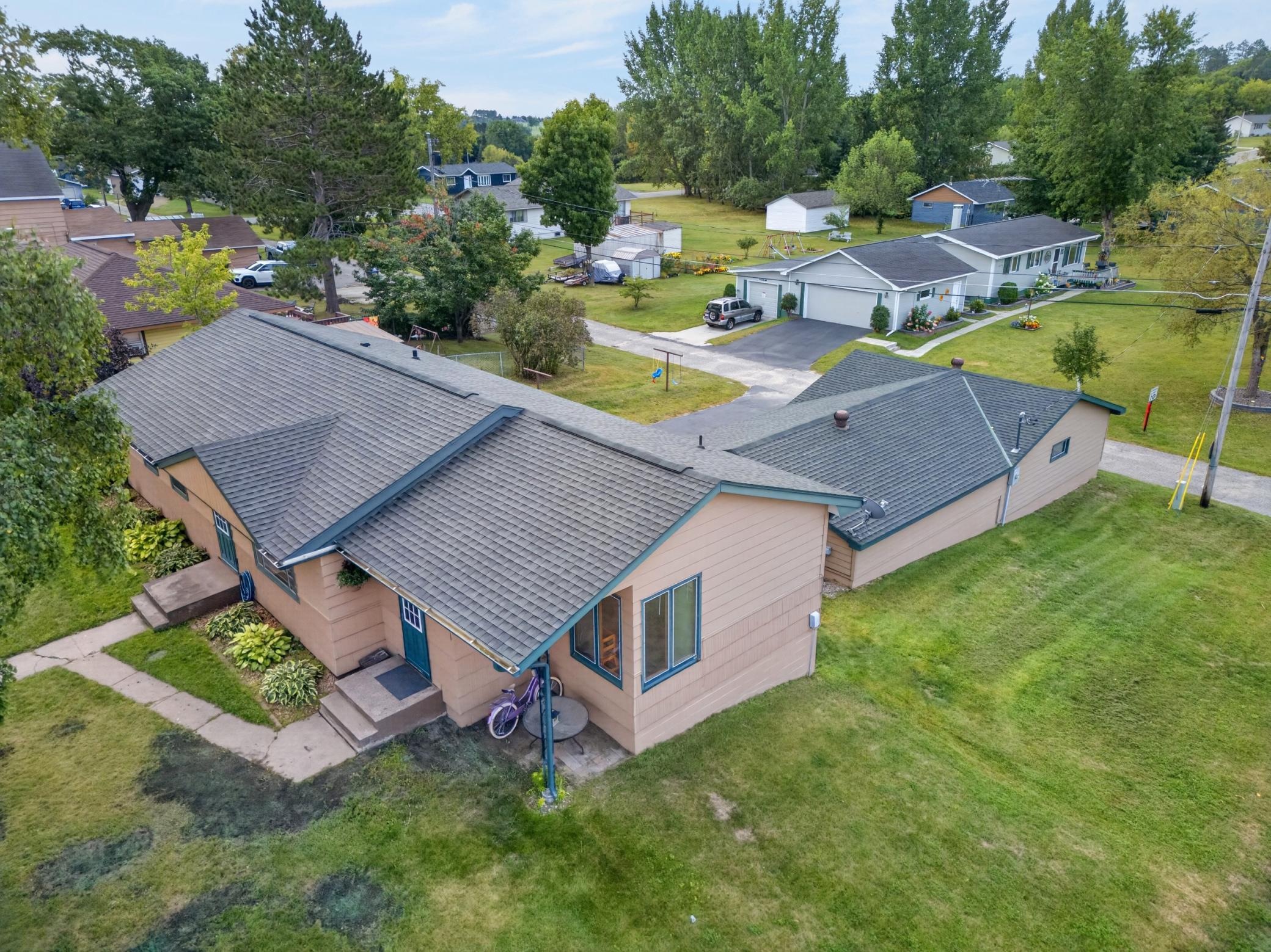 1956 single family home for sale at 408 Mitchell Street in Coleraine, MN — 3 bed, 3 bath (photo 39 of 45)