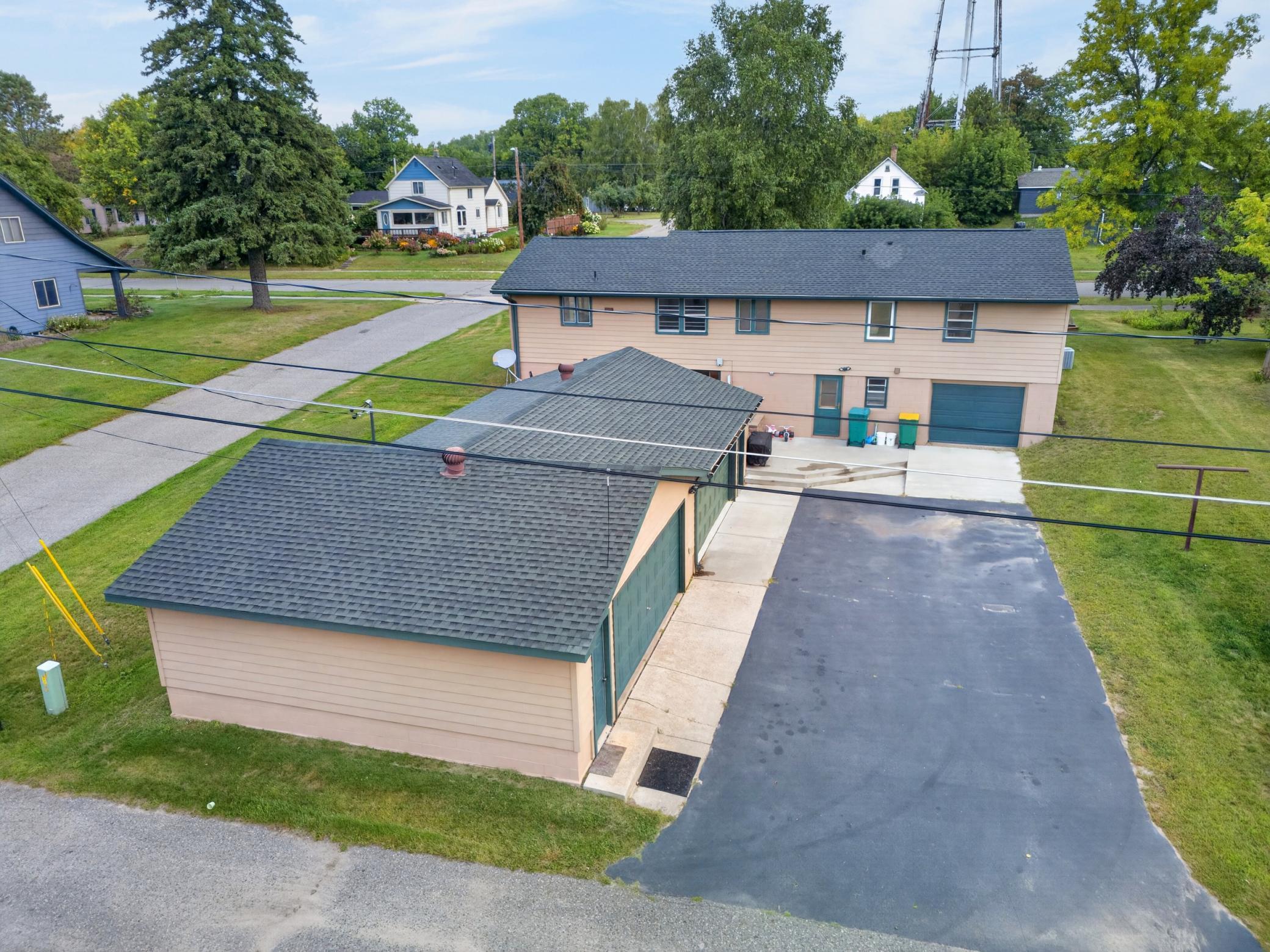 1956 single family home for sale at 408 Mitchell Street in Coleraine, MN — 3 bed, 3 bath (photo 40 of 45)