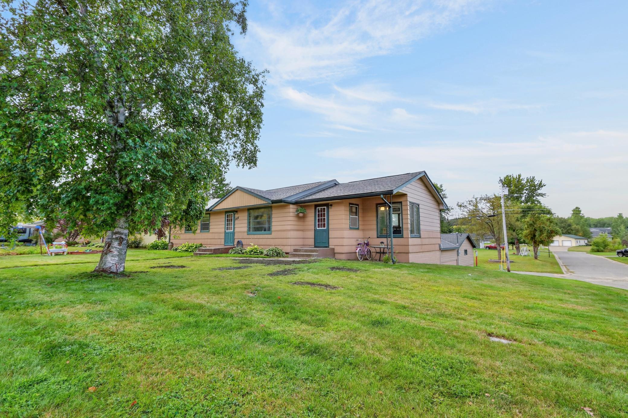 1956 single family home for sale at 408 Mitchell Street in Coleraine, MN — 3 bed, 3 bath (photo 5 of 45)