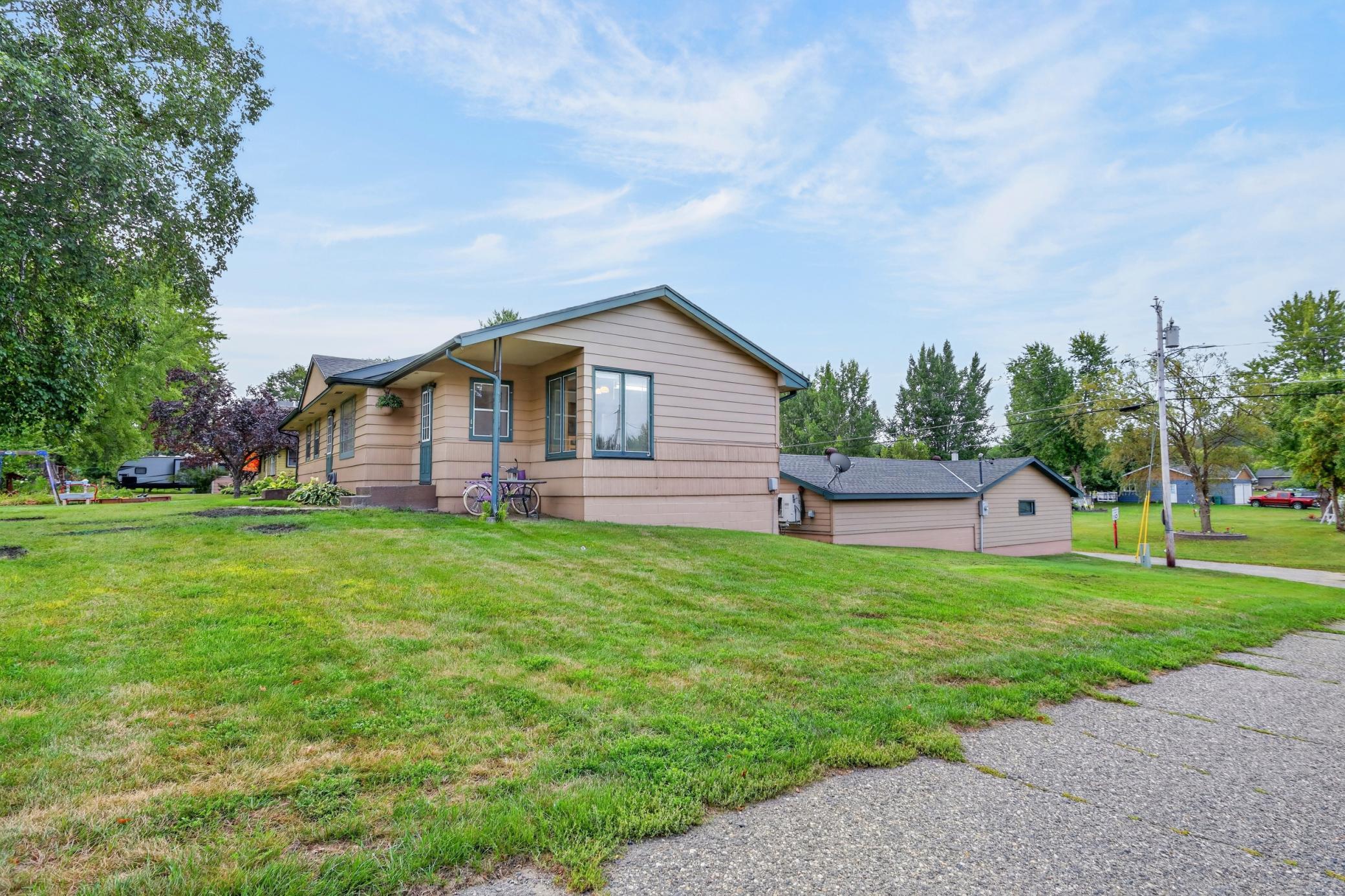 1956 single family home for sale at 408 Mitchell Street in Coleraine, MN — 3 bed, 3 bath (photo 6 of 45)