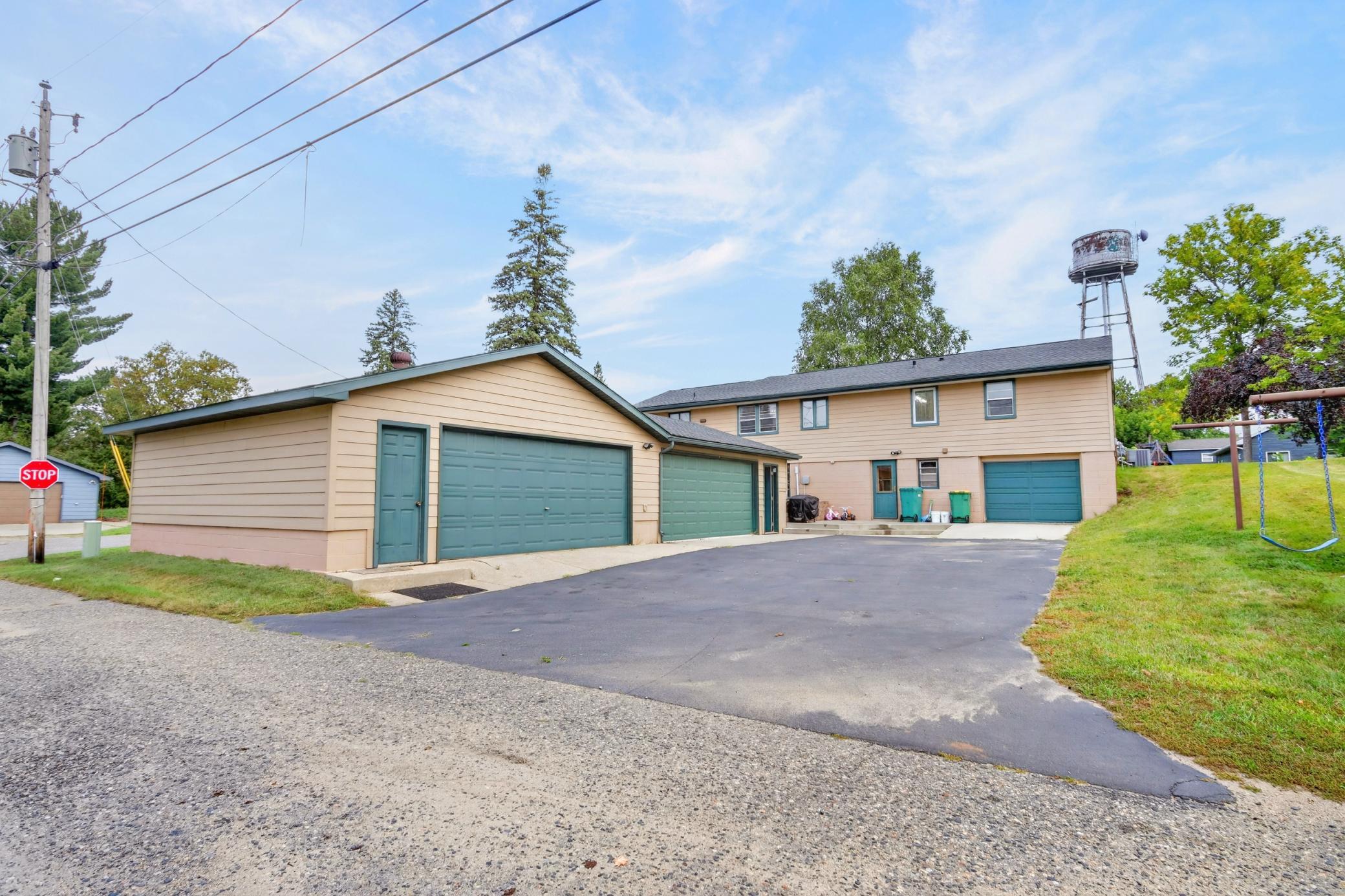 1956 single family home for sale at 408 Mitchell Street in Coleraine, MN — 3 bed, 3 bath (photo 7 of 45)