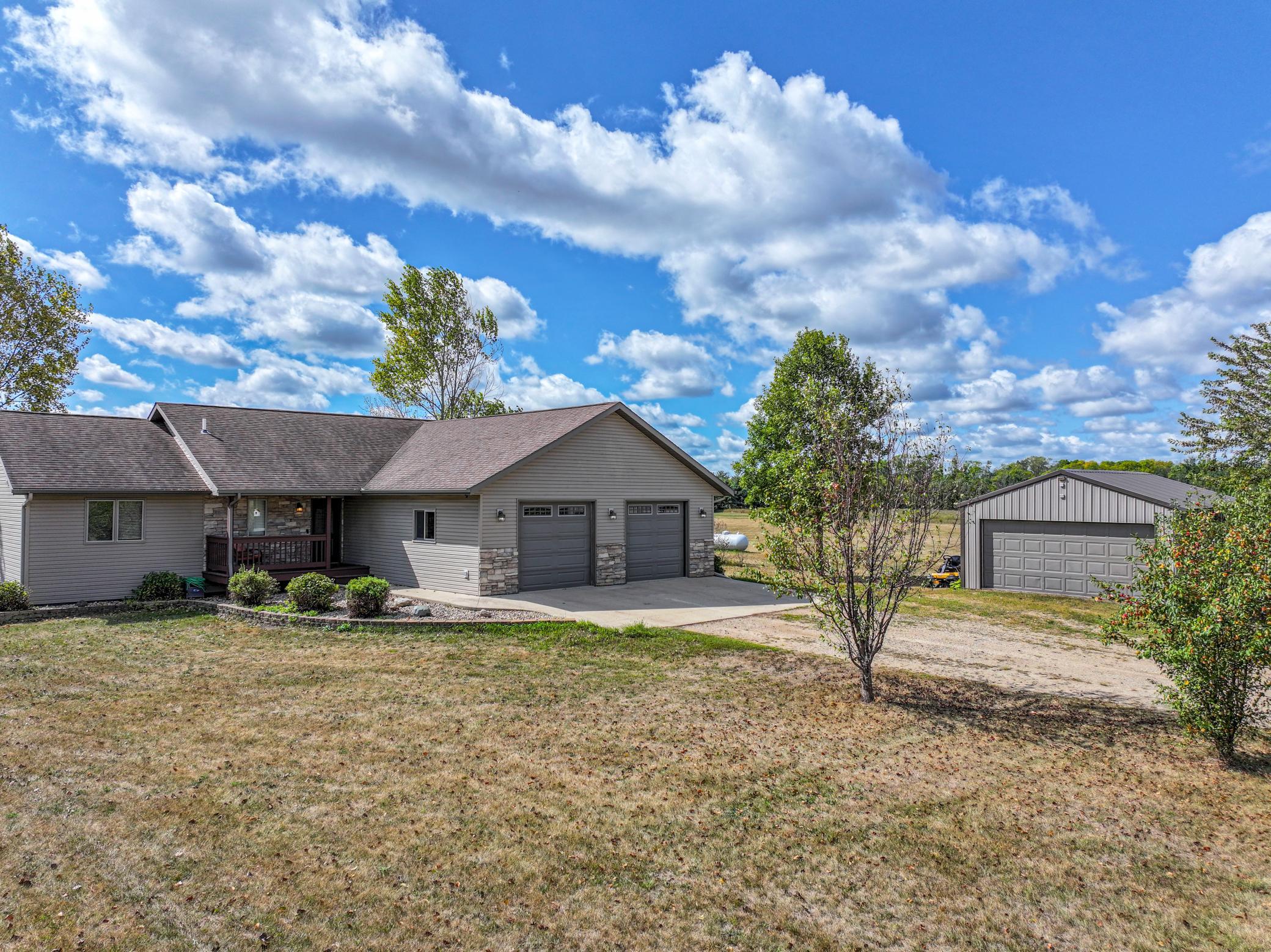 2004 single family home for sale at 4900 Bear Path Road SE in Alexandria, MN — 5 bed, 3 bath (photo 2 of 50)