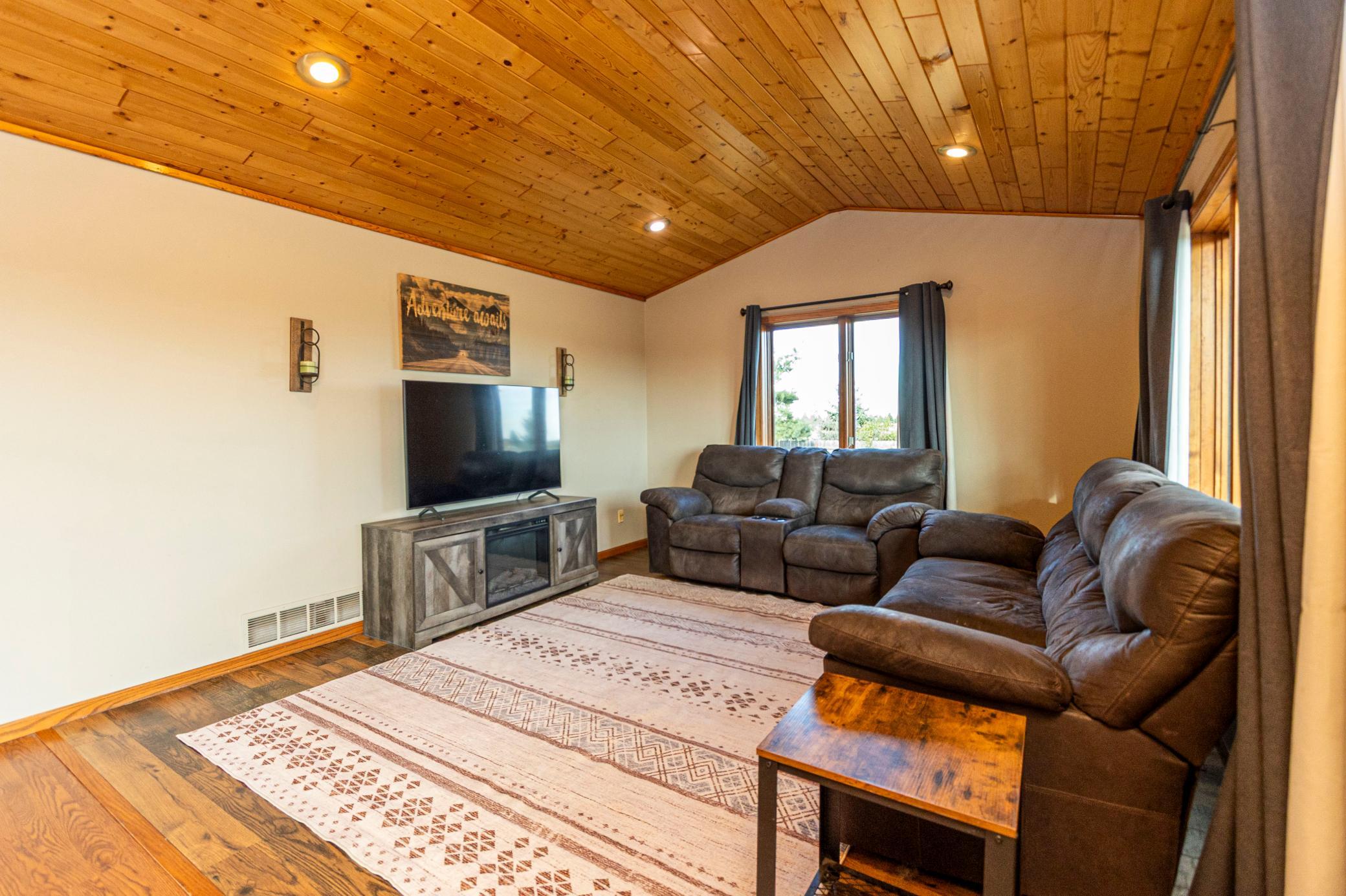 2004 single family home for sale at 4900 Bear Path Road SE in Alexandria, MN — 5 bed, 3 bath (photo 13 of 50)