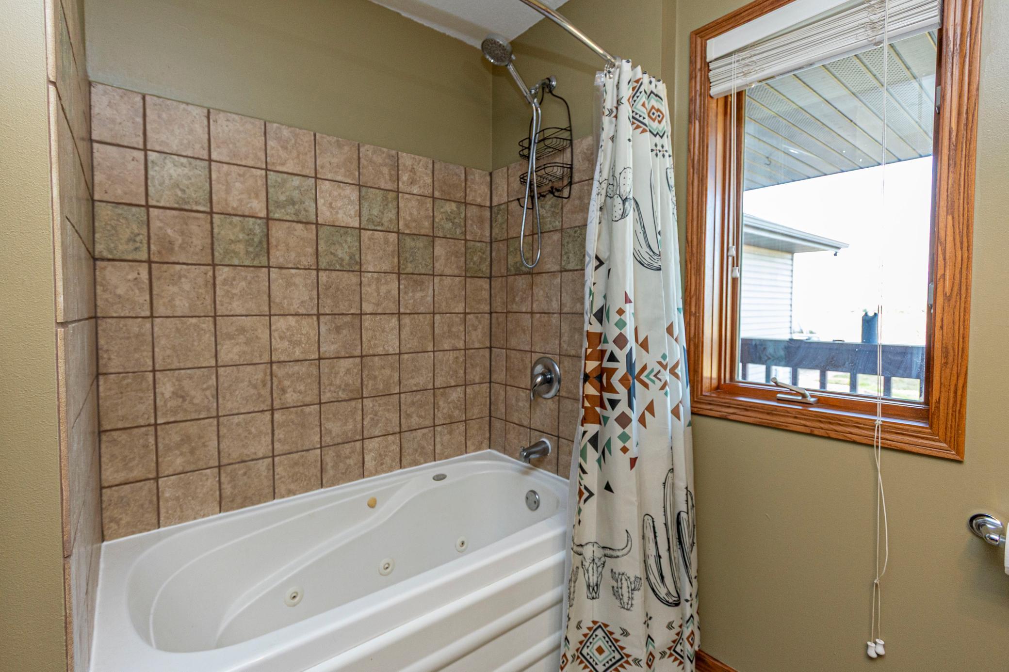 2004 single family home for sale at 4900 Bear Path Road SE in Alexandria, MN — 5 bed, 3 bath (photo 15 of 50)