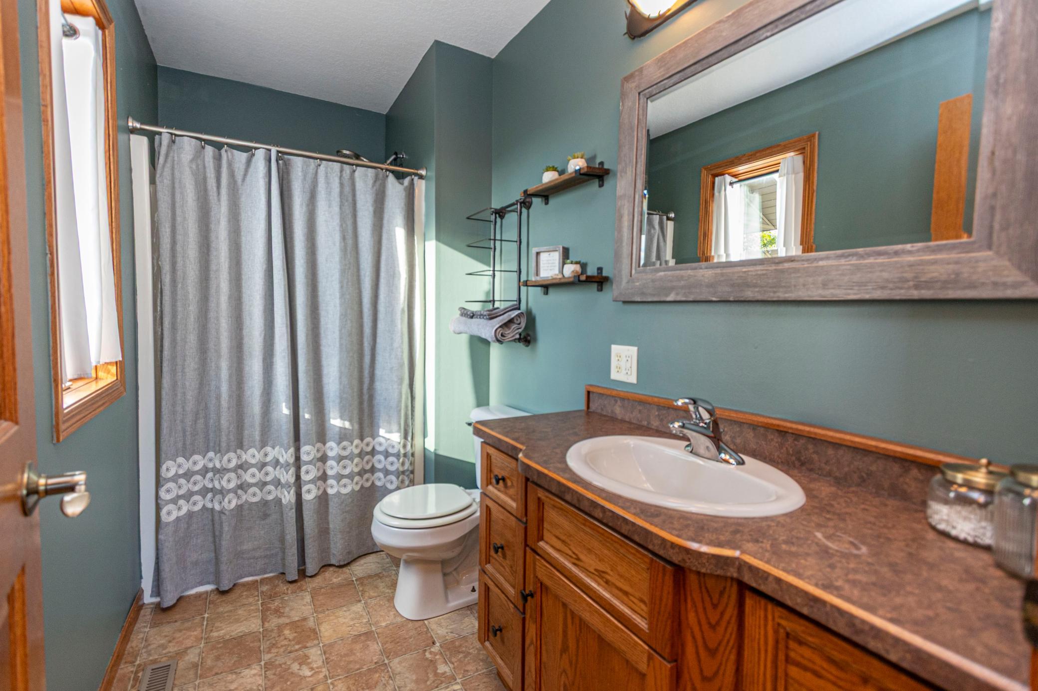 2004 single family home for sale at 4900 Bear Path Road SE in Alexandria, MN — 5 bed, 3 bath (photo 22 of 50)