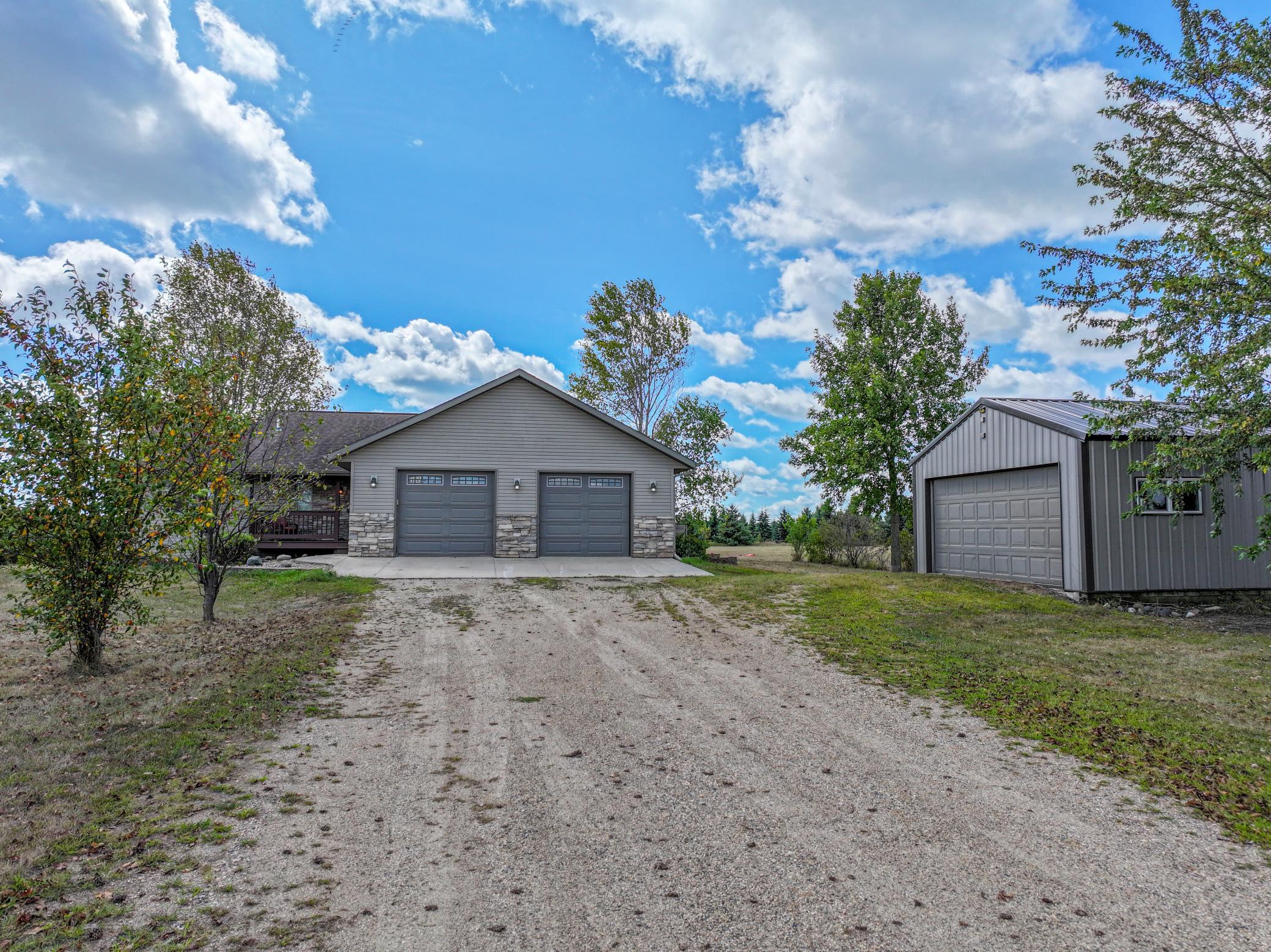 2004 single family home for sale at 4900 Bear Path Road SE in Alexandria, MN — 5 bed, 3 bath (photo 37 of 50)