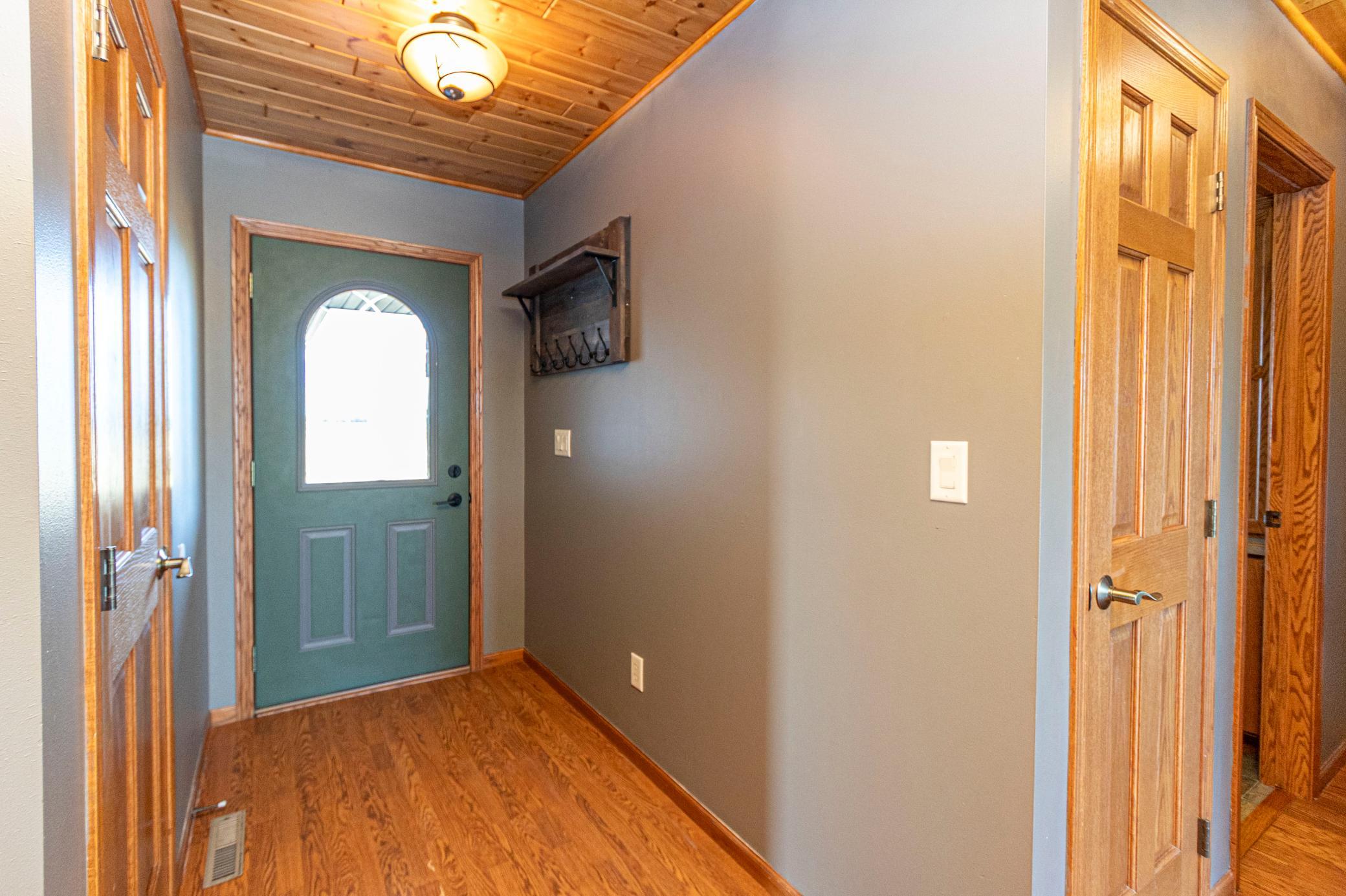 2004 single family home for sale at 4900 Bear Path Road SE in Alexandria, MN — 5 bed, 3 bath (photo 5 of 50)