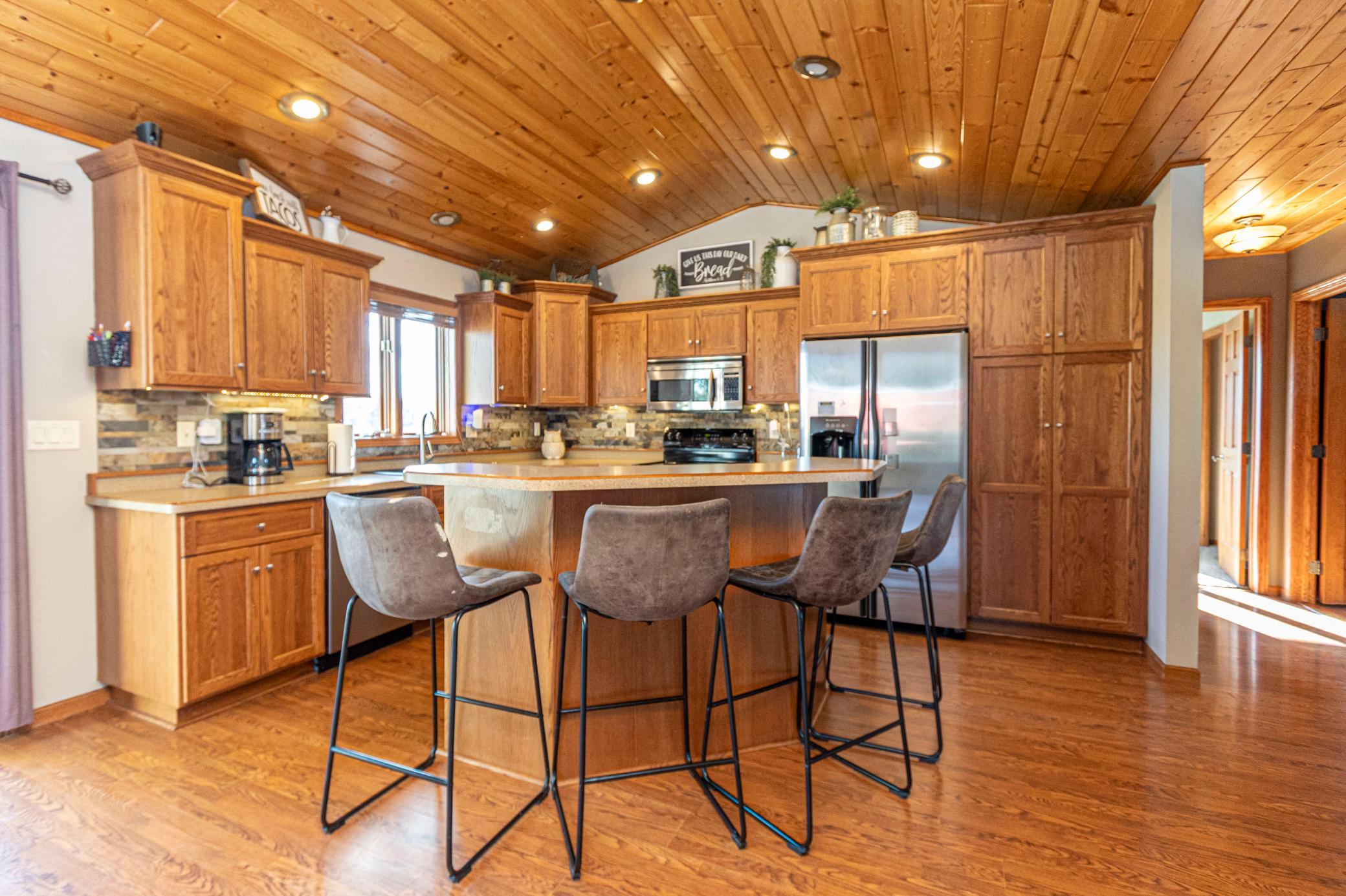 2004 single family home for sale at 4900 Bear Path Road SE in Alexandria, MN — 5 bed, 3 bath (photo 7 of 50)