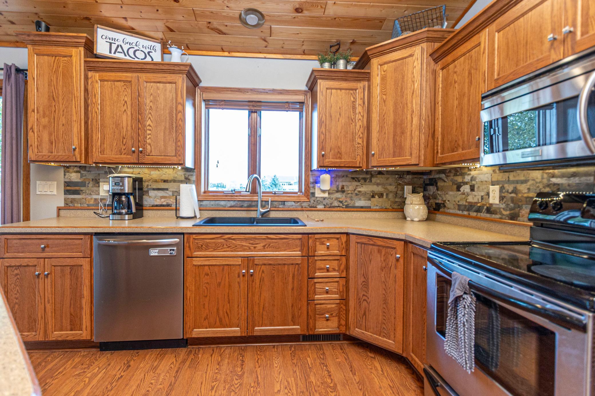 2004 single family home for sale at 4900 Bear Path Road SE in Alexandria, MN — 5 bed, 3 bath (photo 8 of 50)