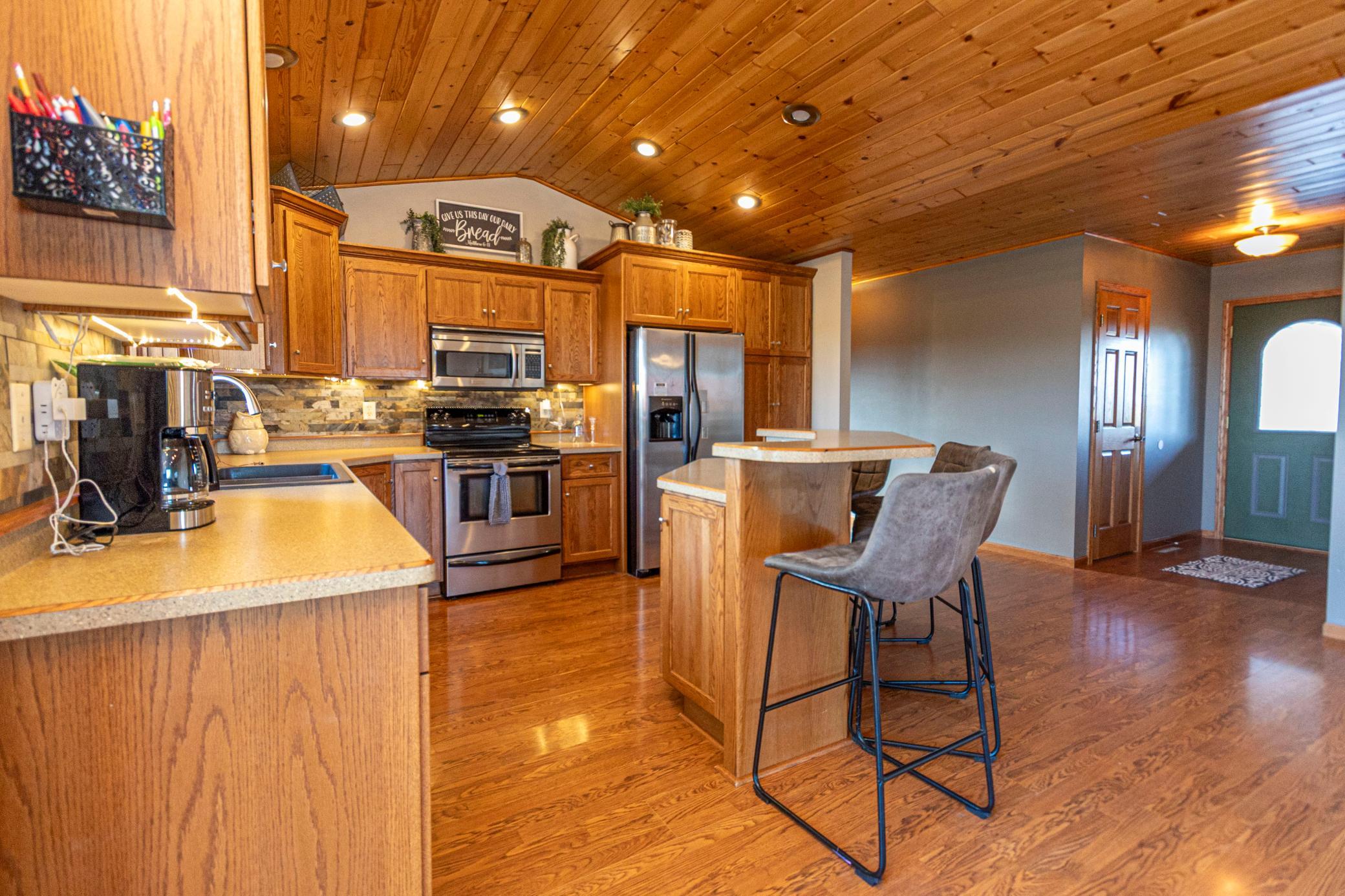 2004 single family home for sale at 4900 Bear Path Road SE in Alexandria, MN — 5 bed, 3 bath (photo 9 of 50)