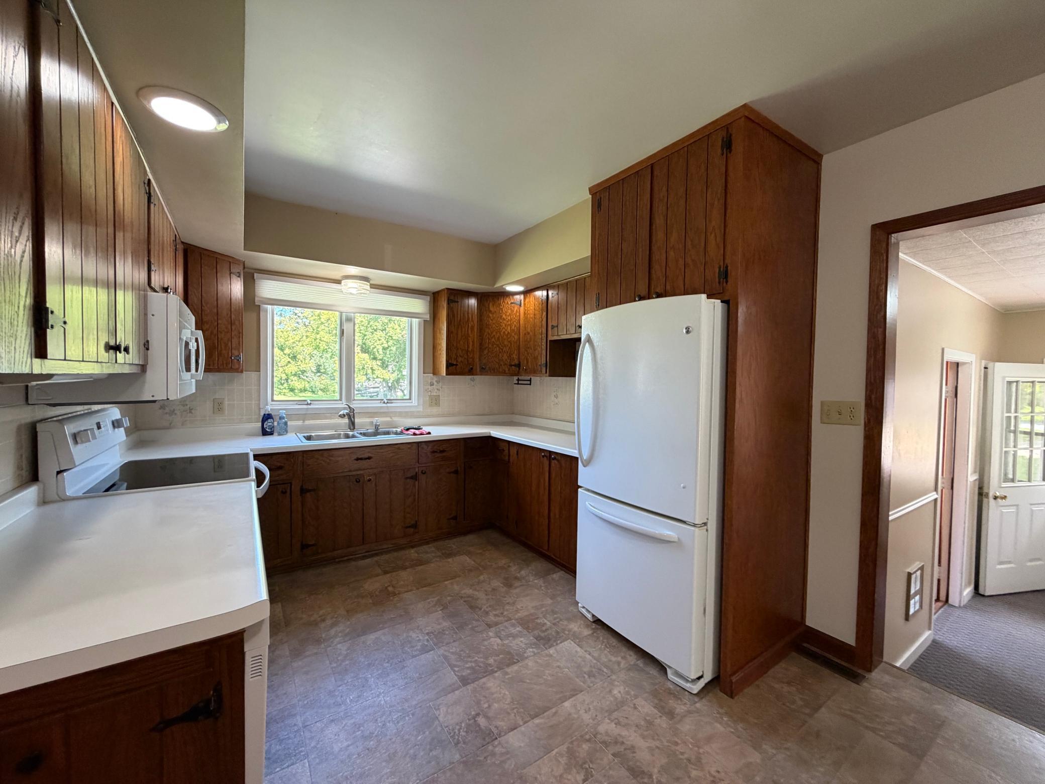 1918 single family home for sale at 501 Center Street E in Roseau, MN — 3 bed, 3 bath (photo 2 of 22)