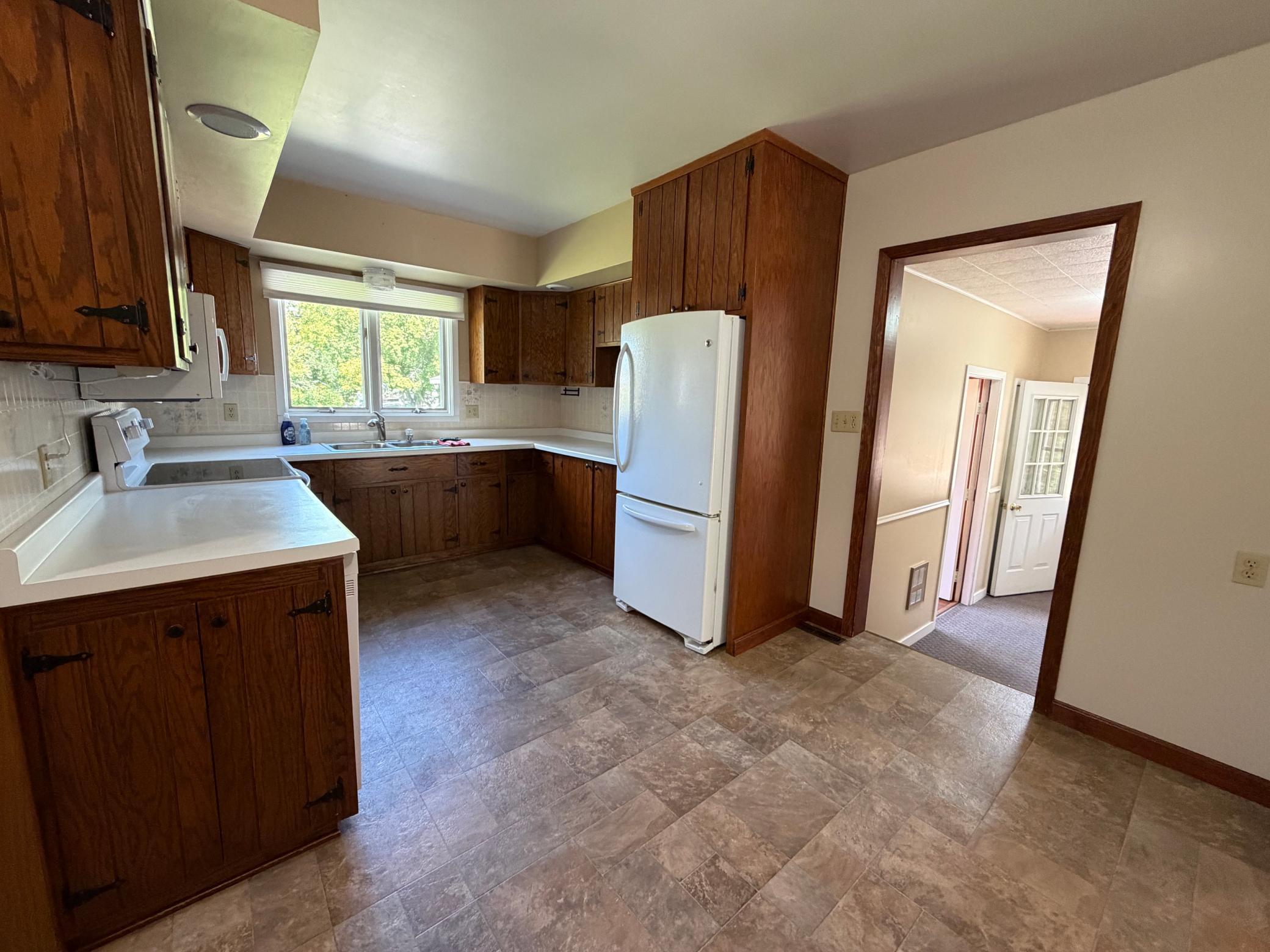 1918 single family home for sale at 501 Center Street E in Roseau, MN — 3 bed, 3 bath (photo 3 of 22)