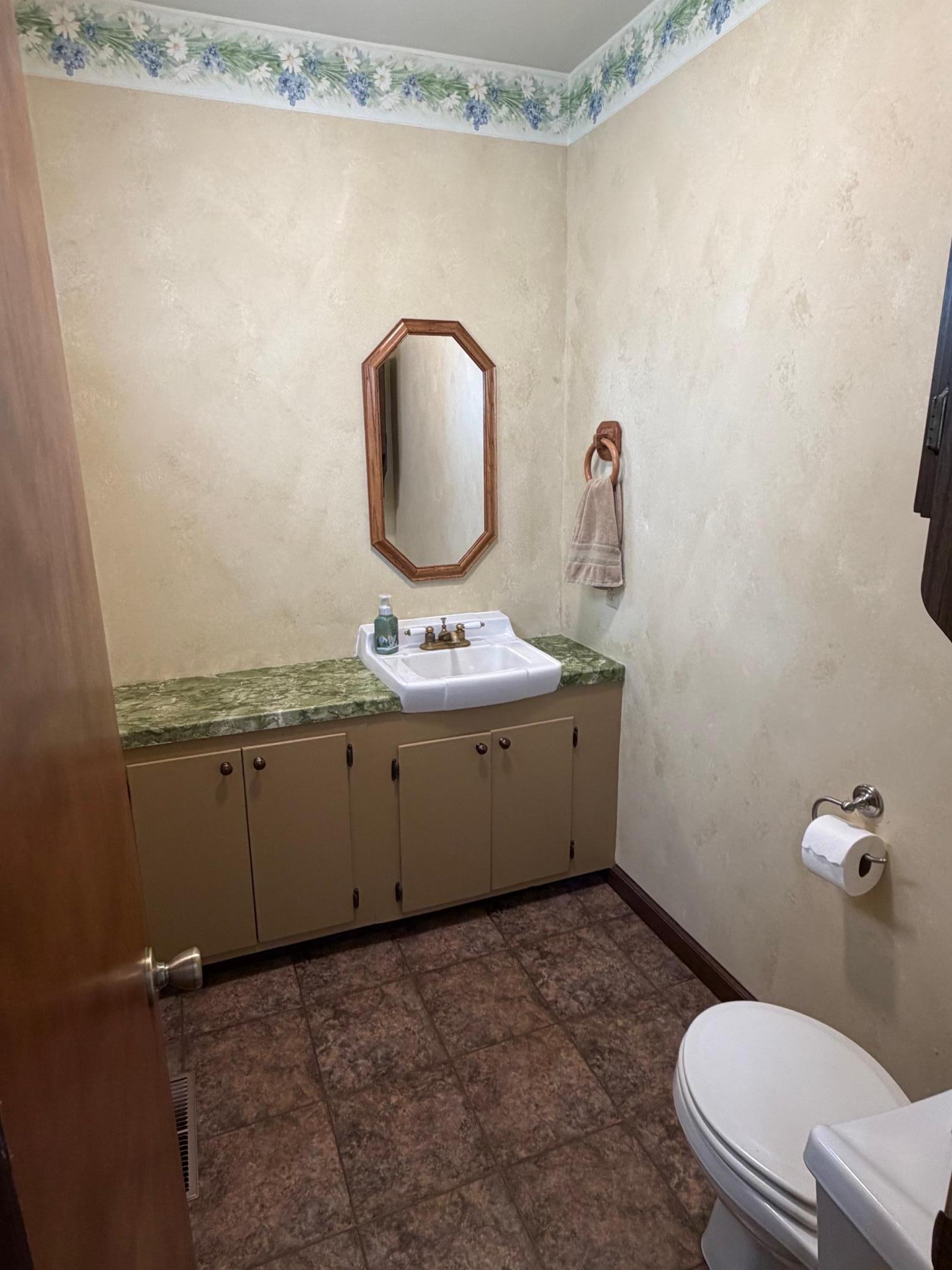 1918 single family home for sale at 501 Center Street E in Roseau, MN — 3 bed, 3 bath (photo 6 of 22)