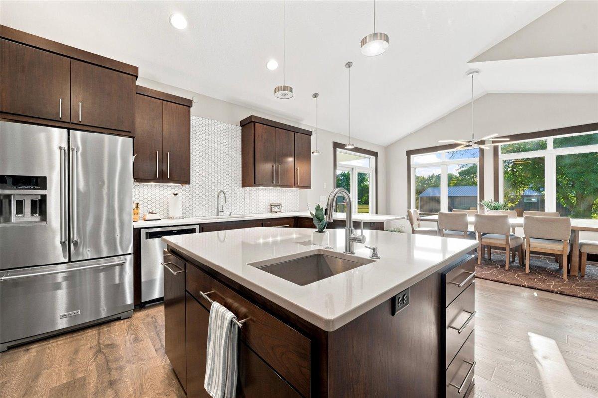 2013 single family home for sale at 1890 Ridgewood Drive NW in Alexandria, MN — 5 bed, 4 bath (photo 14 of 61)