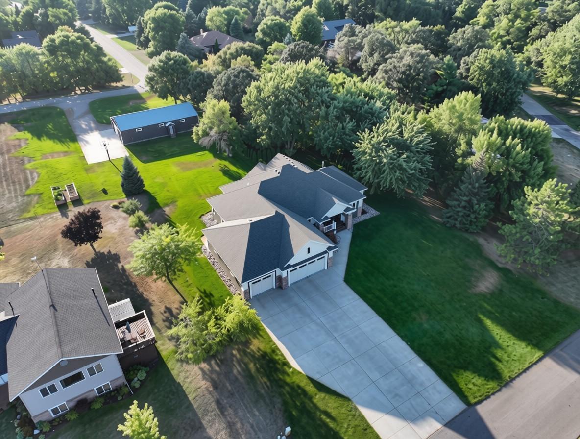 2013 single family home for sale at 1890 Ridgewood Drive NW in Alexandria, MN — 5 bed, 4 bath (photo 3 of 61)