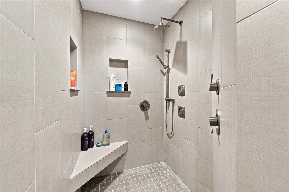 2013 single family home for sale at 1890 Ridgewood Drive NW in Alexandria, MN — 5 bed, 4 bath (photo 23 of 61)