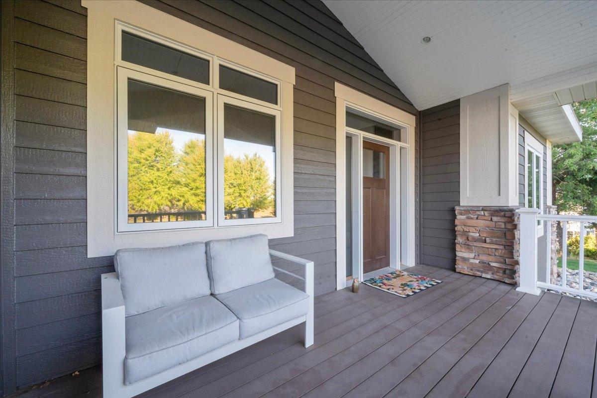 2013 single family home for sale at 1890 Ridgewood Drive NW in Alexandria, MN — 5 bed, 4 bath (photo 4 of 61)