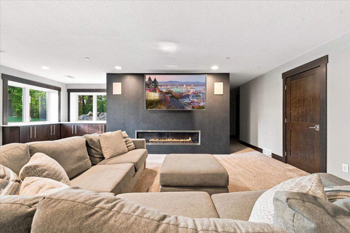 2013 single family home for sale at 1890 Ridgewood Drive NW in Alexandria, MN — 5 bed, 4 bath (photo 32 of 61)