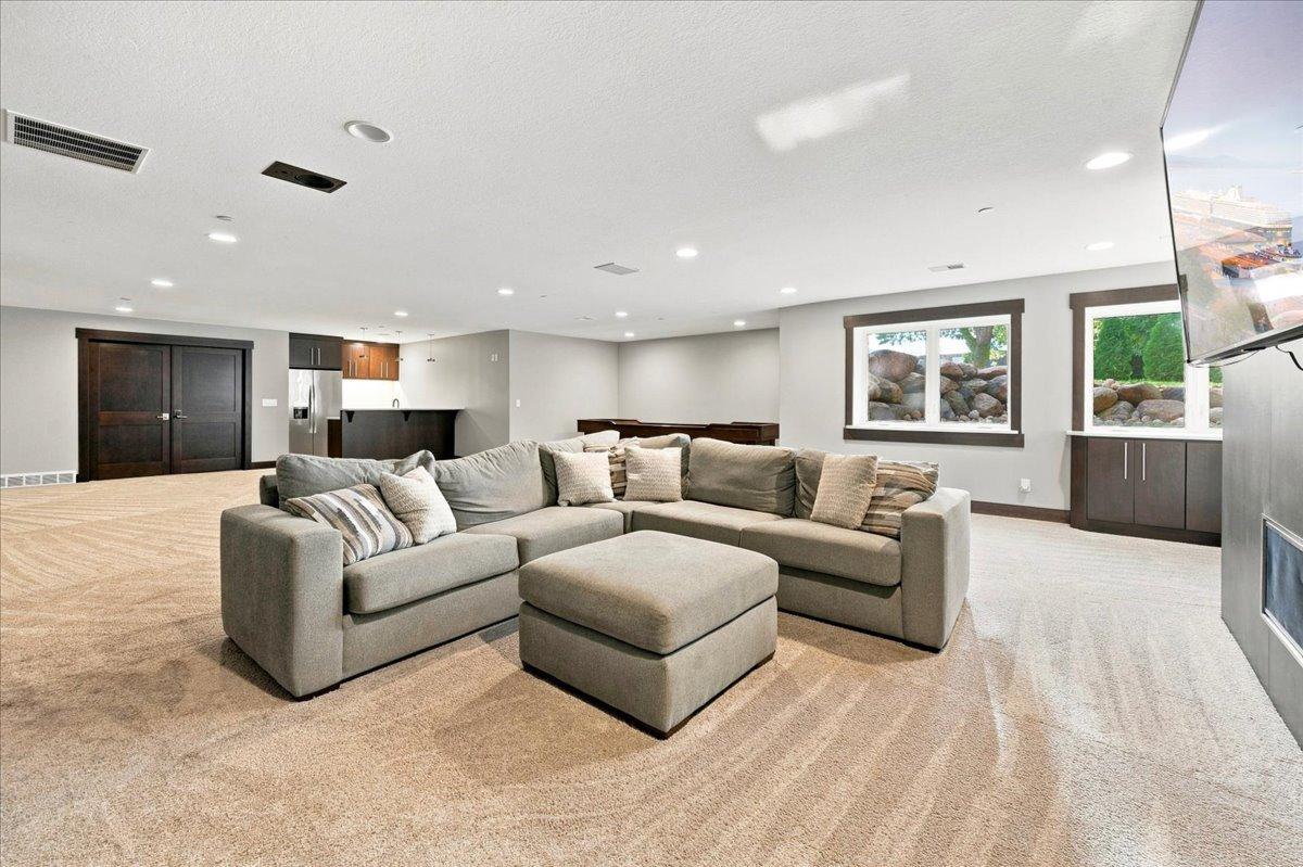 2013 single family home for sale at 1890 Ridgewood Drive NW in Alexandria, MN — 5 bed, 4 bath (photo 34 of 61)